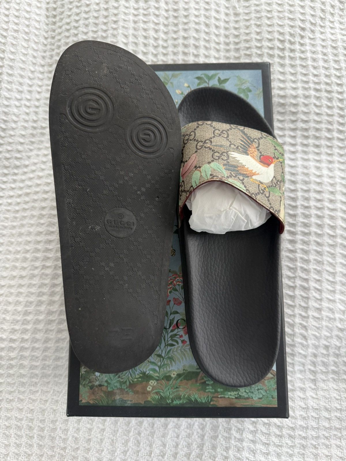 Gucci RARE Gucci Flip Flops Size 10 - Tian Bloom Flora Bird Size US 10 / EU 43 - 6 Thumbnail