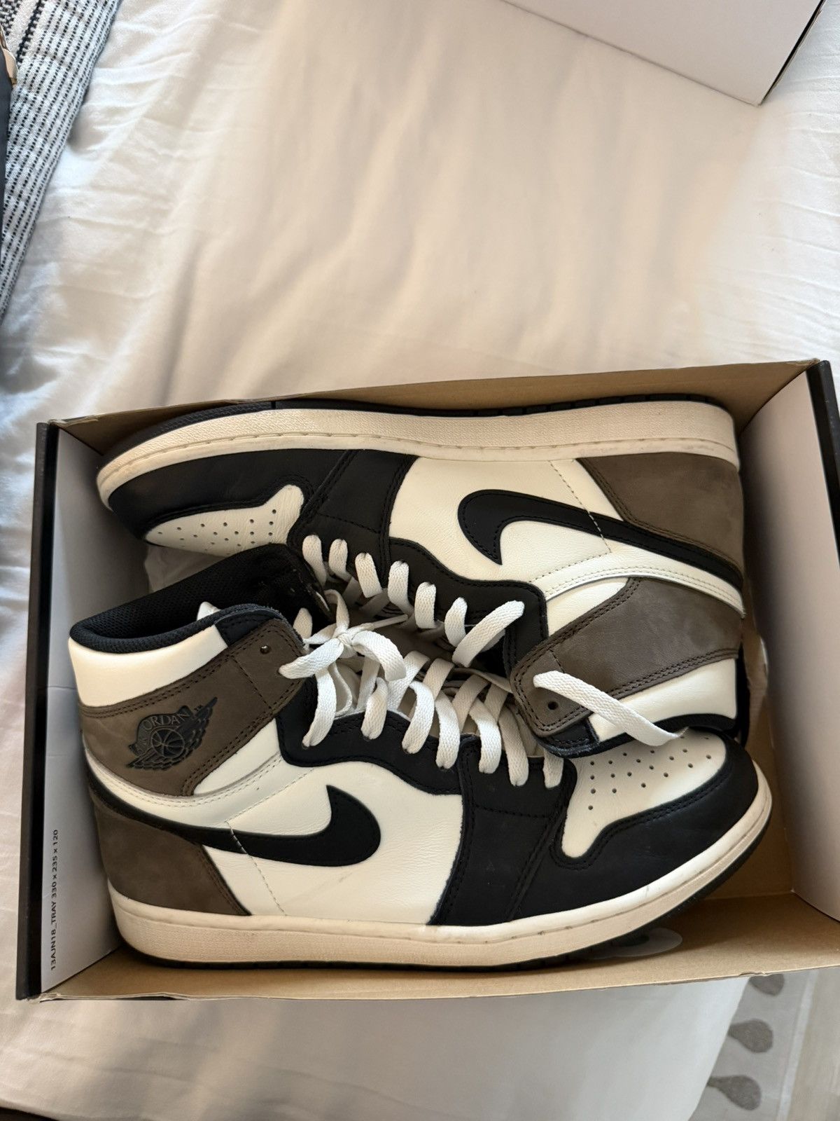 Jordan Brand Air Jordan 1 Retro High OG “Mocha” Size US 11.5 / EU 44-45 - 1 Thumbnail