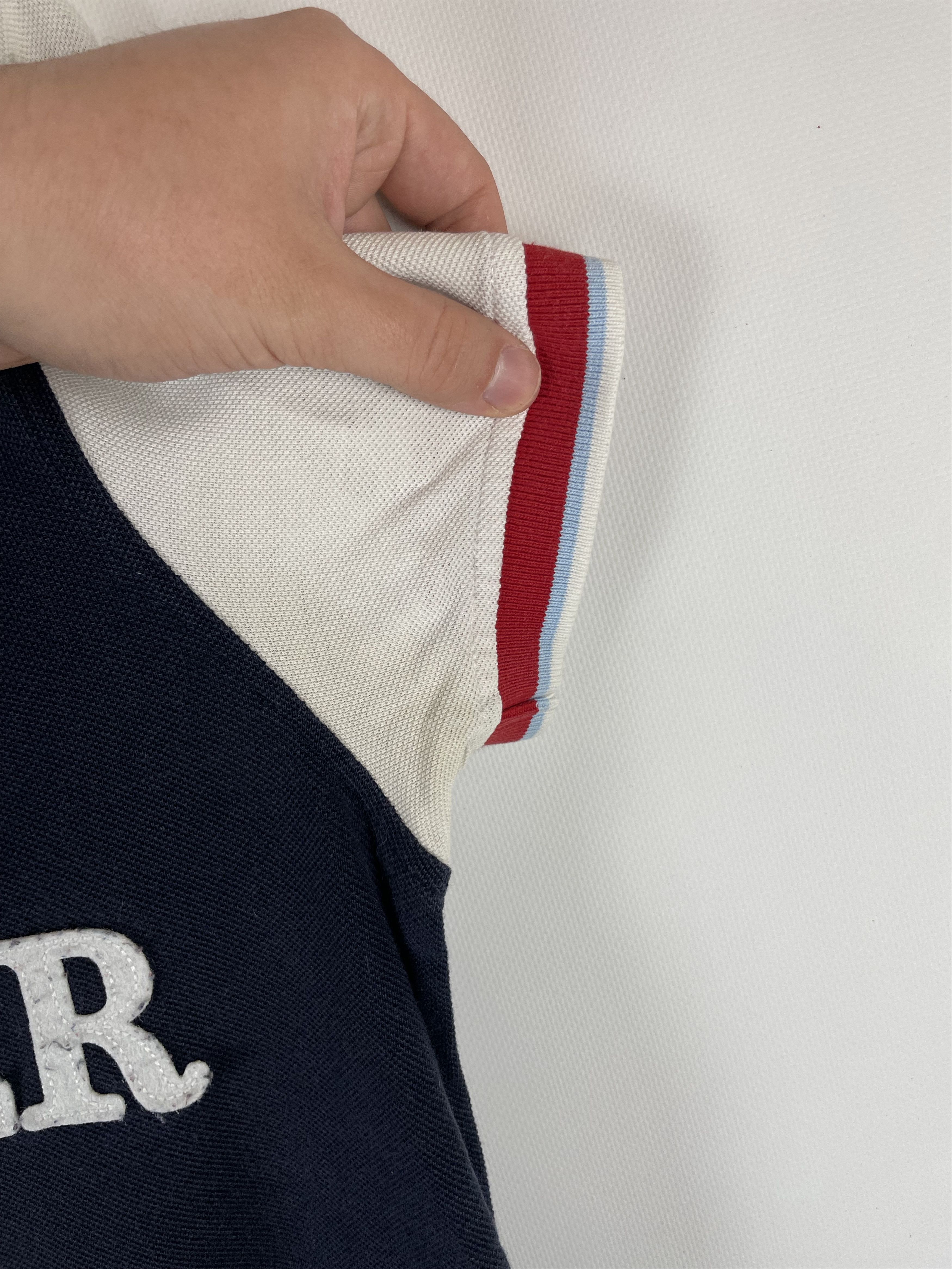Other Vintage Tommy Hilfiger Polo T Shirt Rugby Big Logo 90s Size US S / EU 44-46 / 1 - 9 Thumbnail
