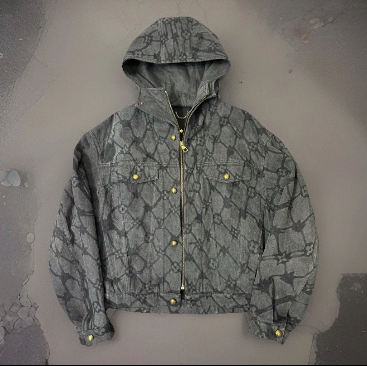 Louis Vuitton RUNWAY SAMPLE FW24 Pharrell Chainlink Monogram Denim Jacket Size US L / EU 52-54 / 3 - 1 Thumbnail