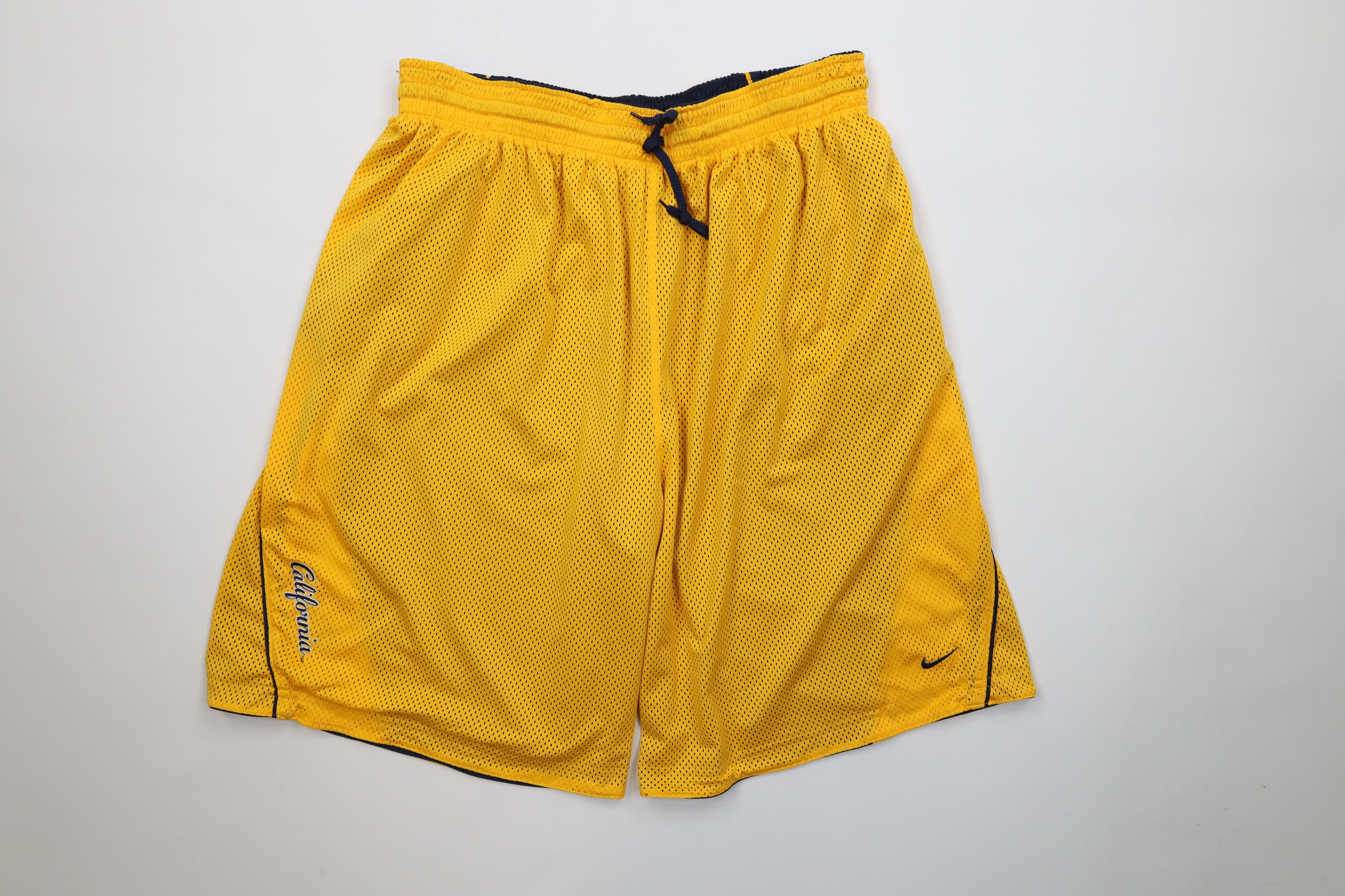 Nike Vintage Nike Reversible University of California Shorts Size US 38 / EU 54 - 10 Thumbnail