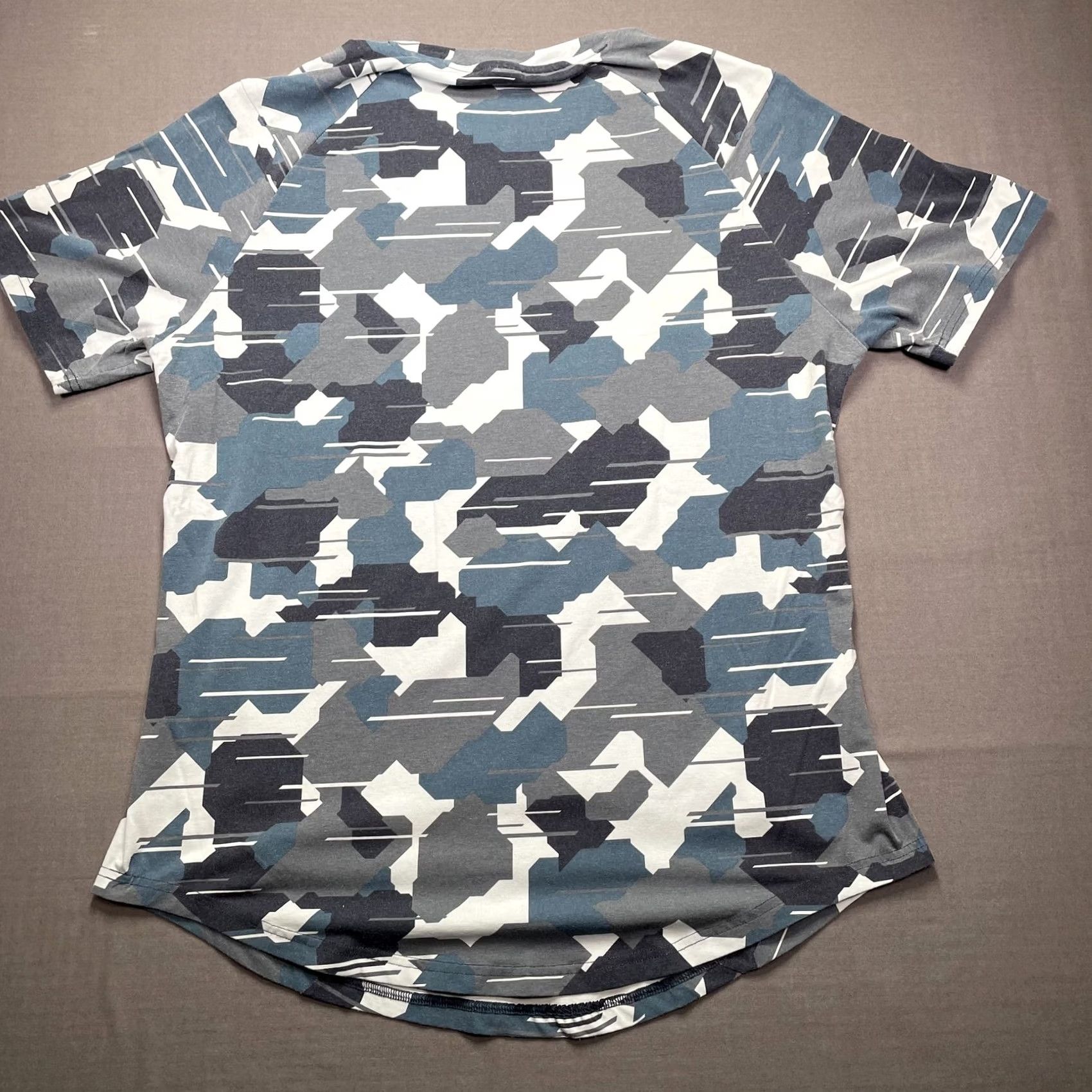 Gymshark Gymshark Shirt Womens 2XL Blue Camo Logo Graphic Tee Athletic Raglan Curve Hem Size XXL / US 16-18 / IT 52-54 - 5 Thumbnail
