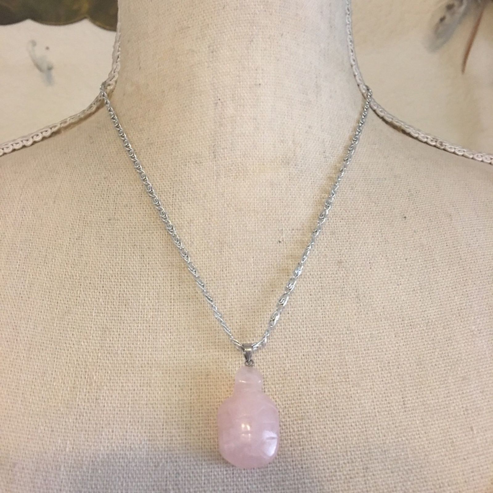 Vintage Vintage hand carved rose quartz turtle necklace Size ONE SIZE - 1 Thumbnail
