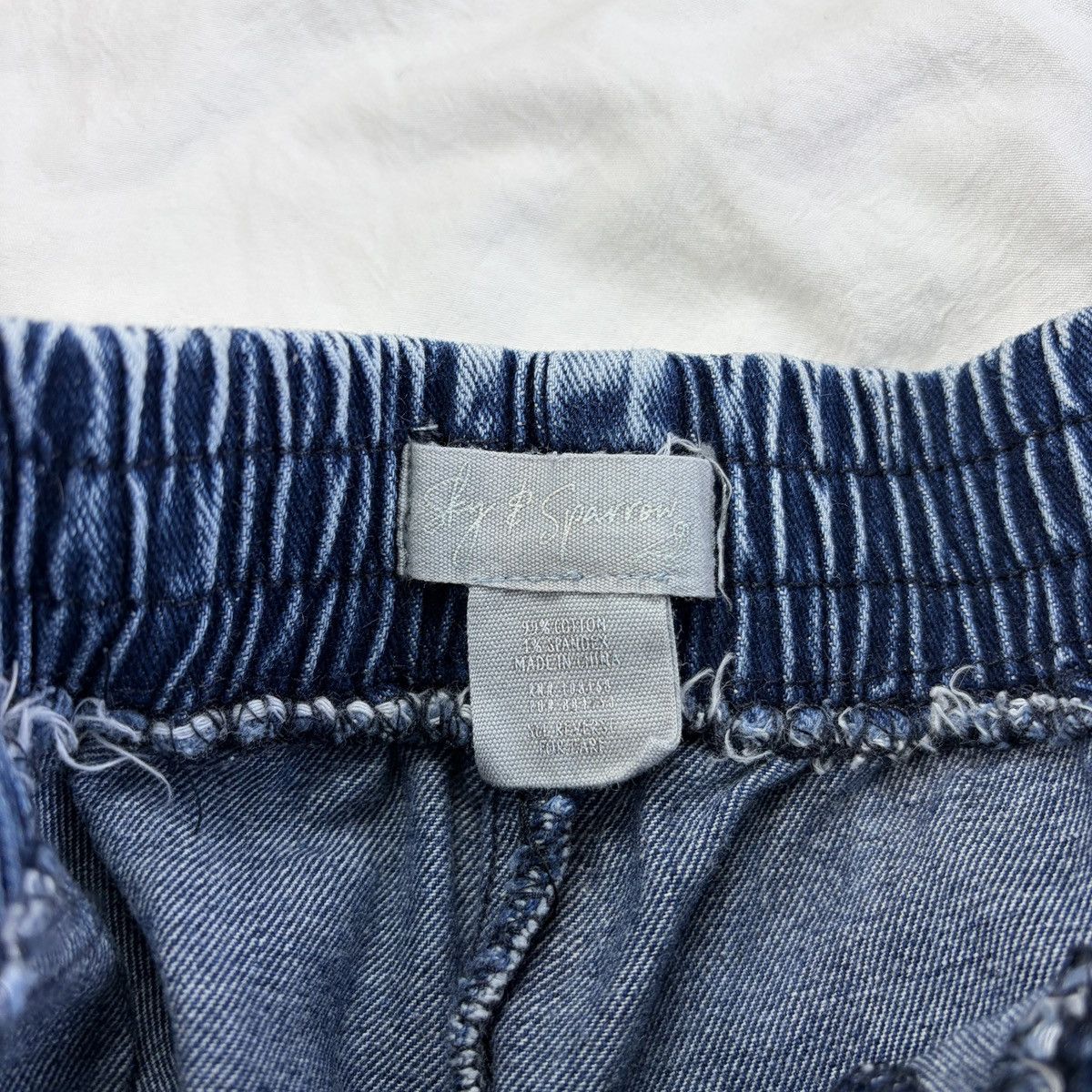 Other Sky and sparrow dark wash stretchy waist jean shorts Size 26" / US 2 / IT 38 - 3 Thumbnail