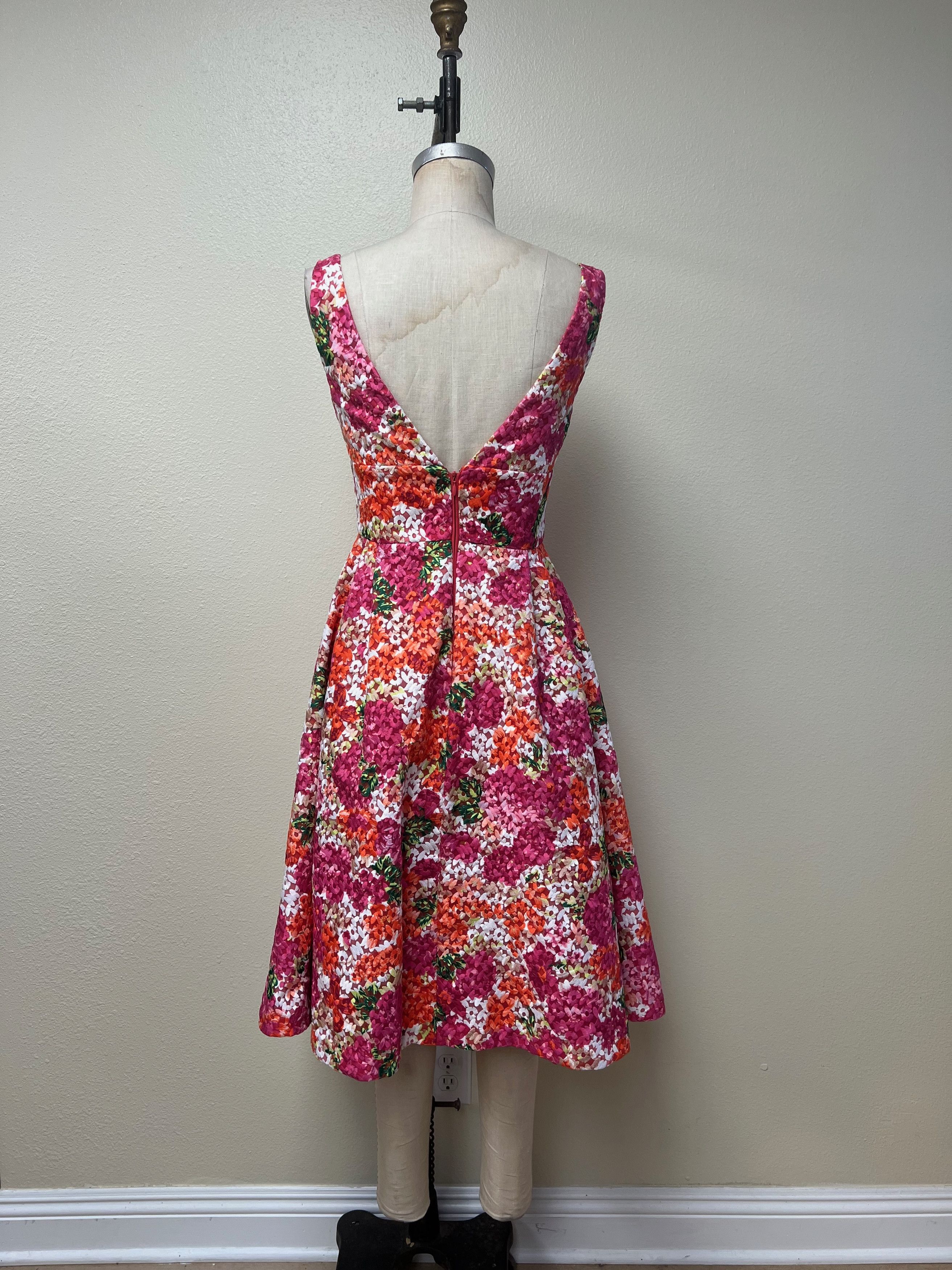 Monique Lhuillier EUC Monique Lhuillier Embroidered Riona Dress Size 4 $288 Size S / US 4 / IT 40 - 6 Thumbnail