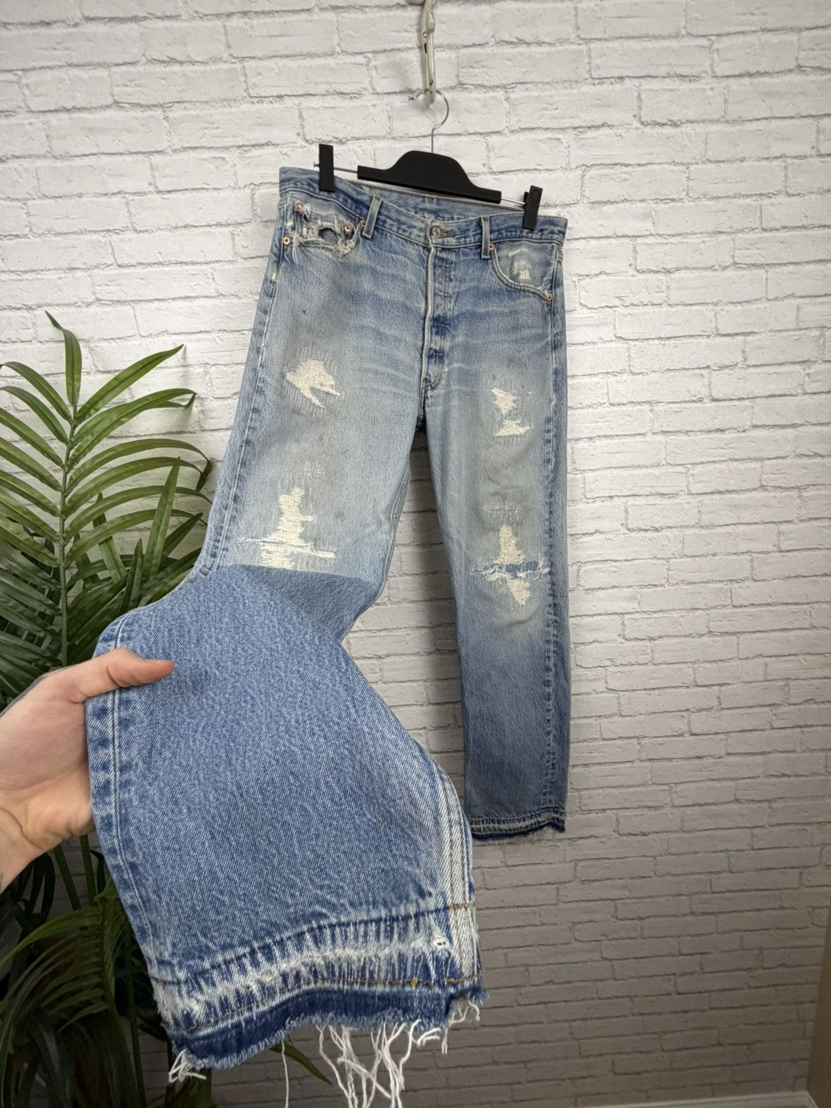(34x31) VINTAGE FADED REPAIRED Levi’s 501 Blue Jeans
