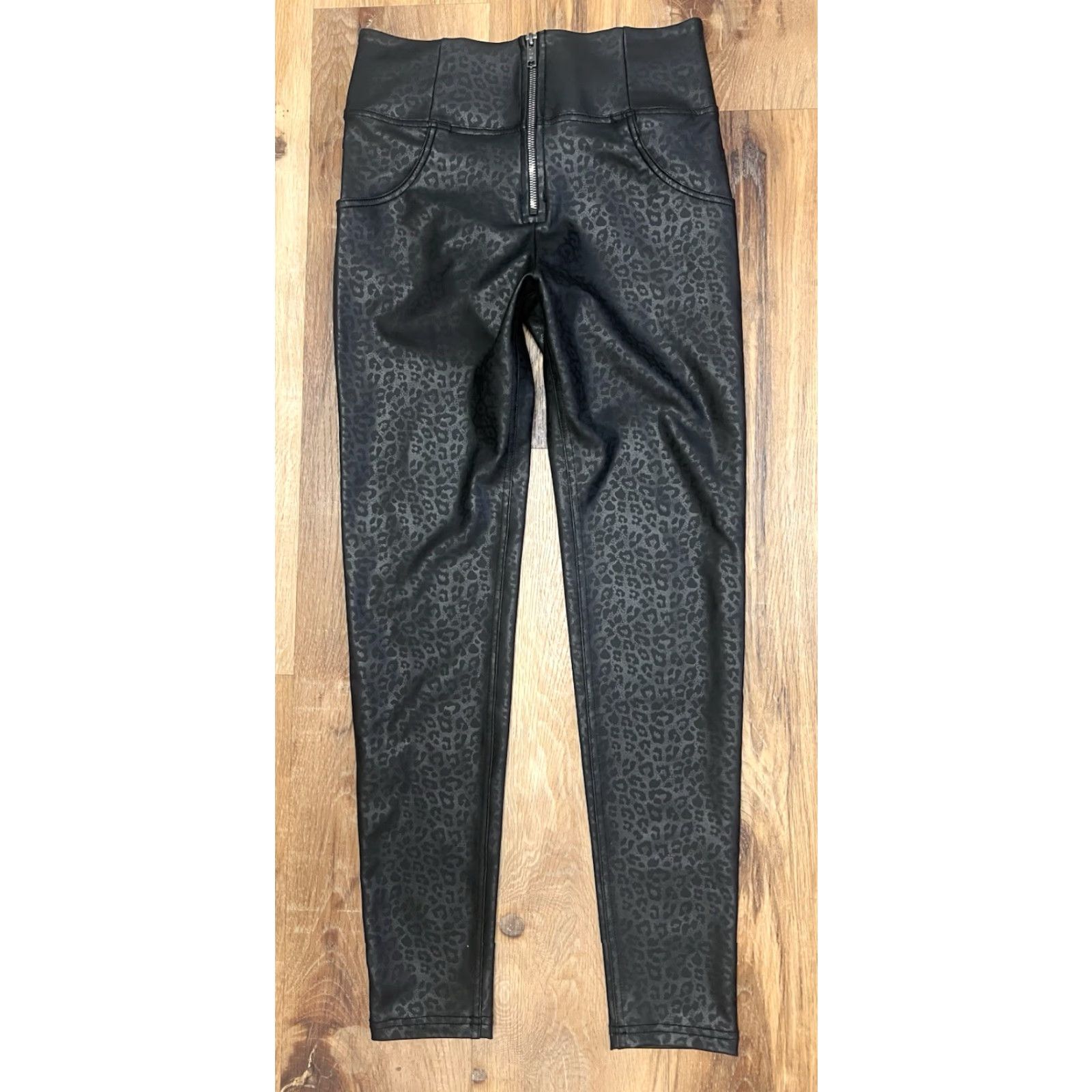 Vintage Freddy Faux Leather Leopard Print Shaping Leggings 6 EUC Size 28" / US 6 / IT 42 - 3 Thumbnail