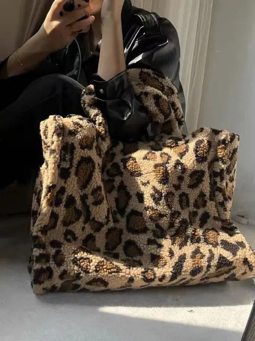 Japanese Brand Hazuki x Hatsu Leopard print lambswool tote bag Size ONE SIZE - 1 Thumbnail