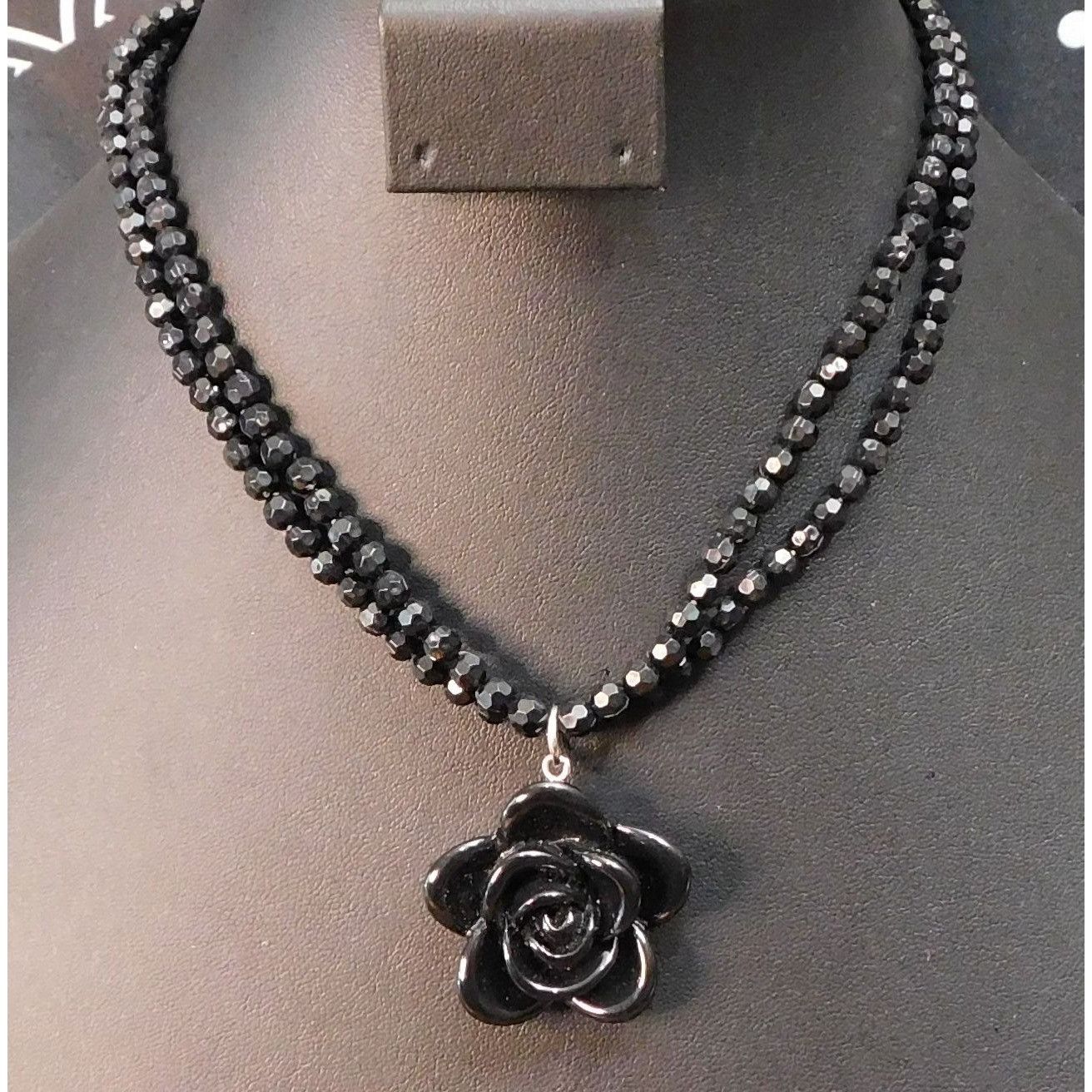 Other Gothic Rose Beaded Floral Pendant Necklace Size ONE SIZE - 1 Thumbnail