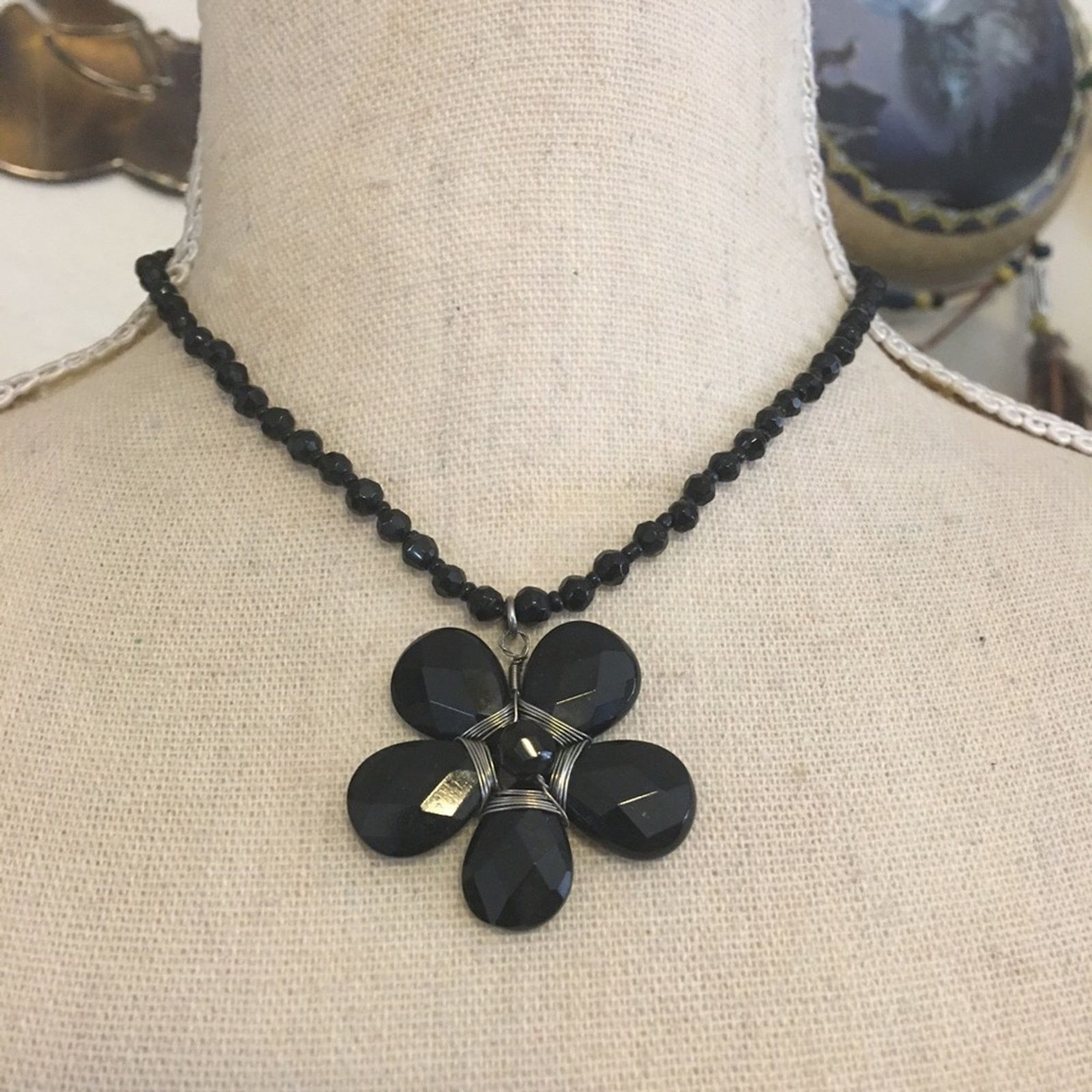 Jewelry Faceted black glass wired floral beaded necklace Size ONE SIZE - 1 Thumbnail