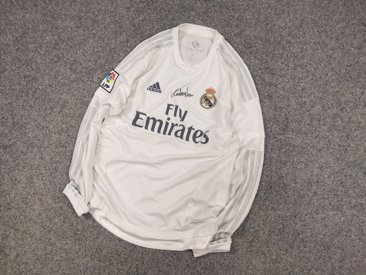 Adidas Aut 2015-16 Adidas Real Madrid Long Sleeve Jersey Shirt Home Size US M / EU 48-50 / 2 - 3 Thumbnail