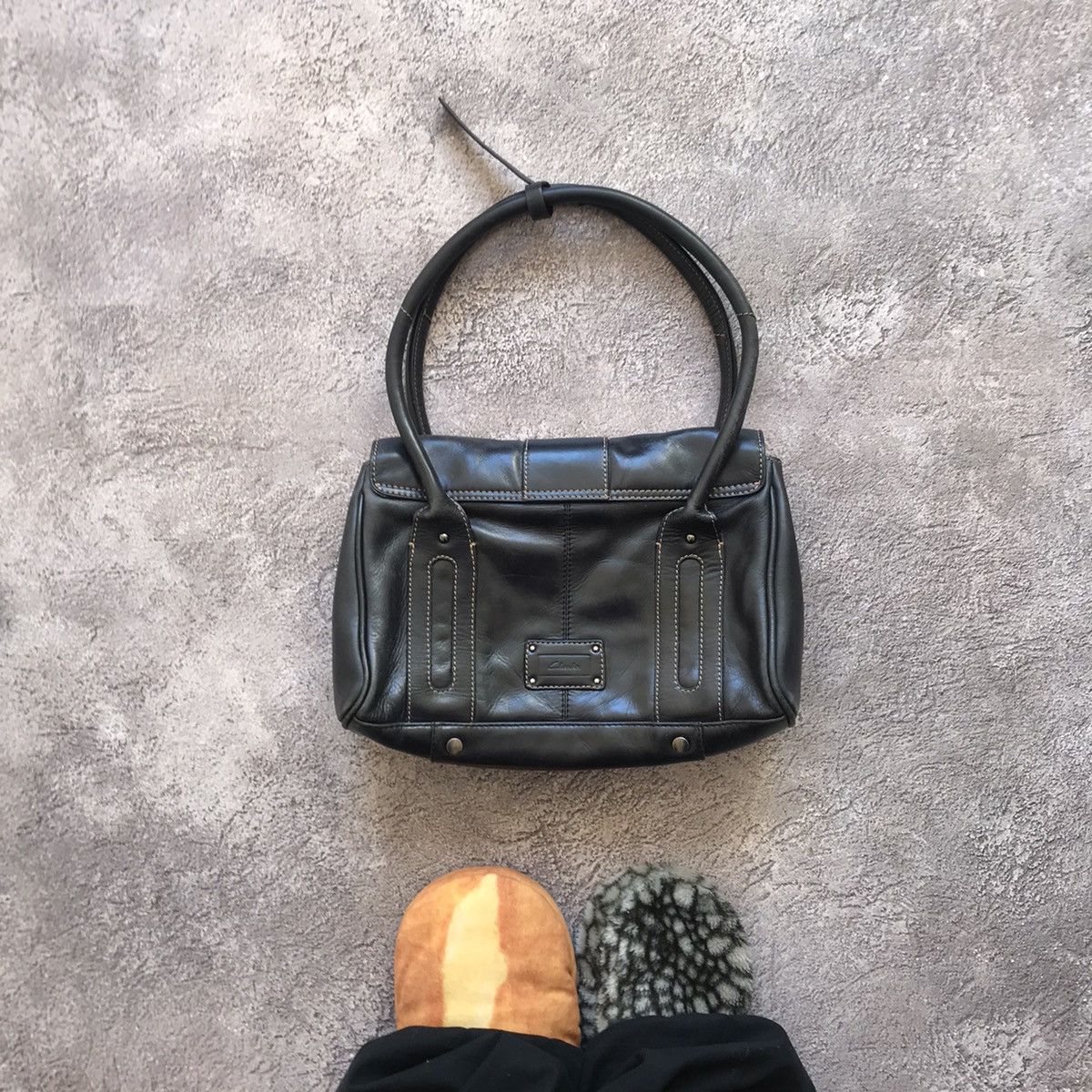 Vintage Vintage Y2K Black Leather Shoulder Bag Japanese Streetwear O Size ONE SIZE - 1 Thumbnail