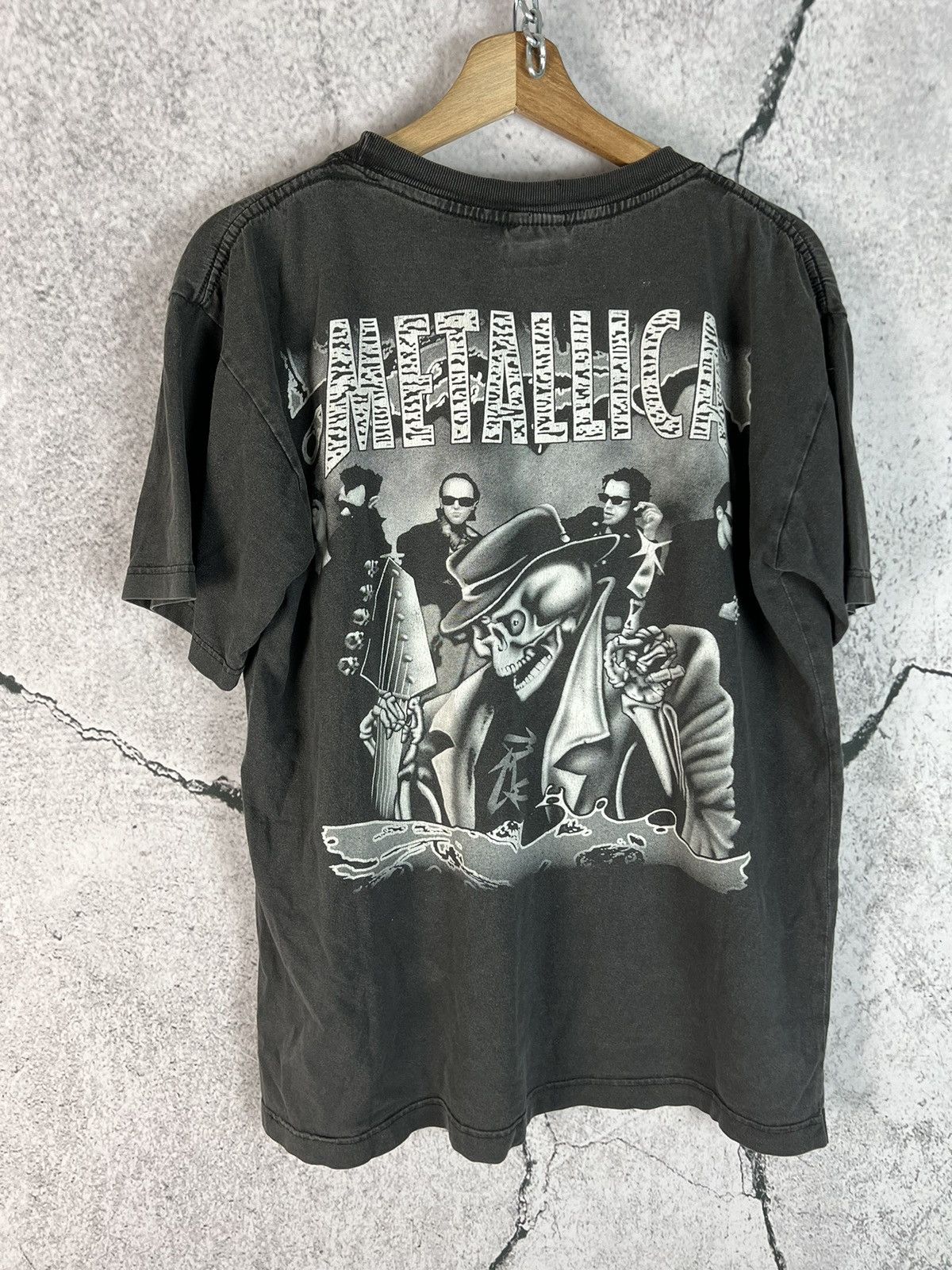Band Tees Metallica Vintage T Shirt Tour skull knife 90s 00s Skulls XL Size US L / EU 52-54 / 3 - 2 Thumbnail