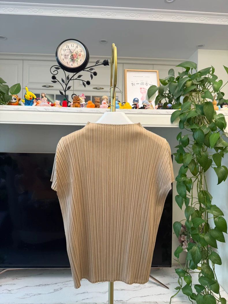 Issey Miyake Issey Miyake size:3 Golden pleated short-sleeved shirt Size XS / US 0-2 / IT 36-38 - 5 Thumbnail