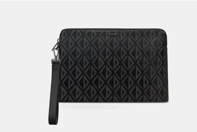 o1w1db10325 2ESCA Size: OS / Pouch in Black