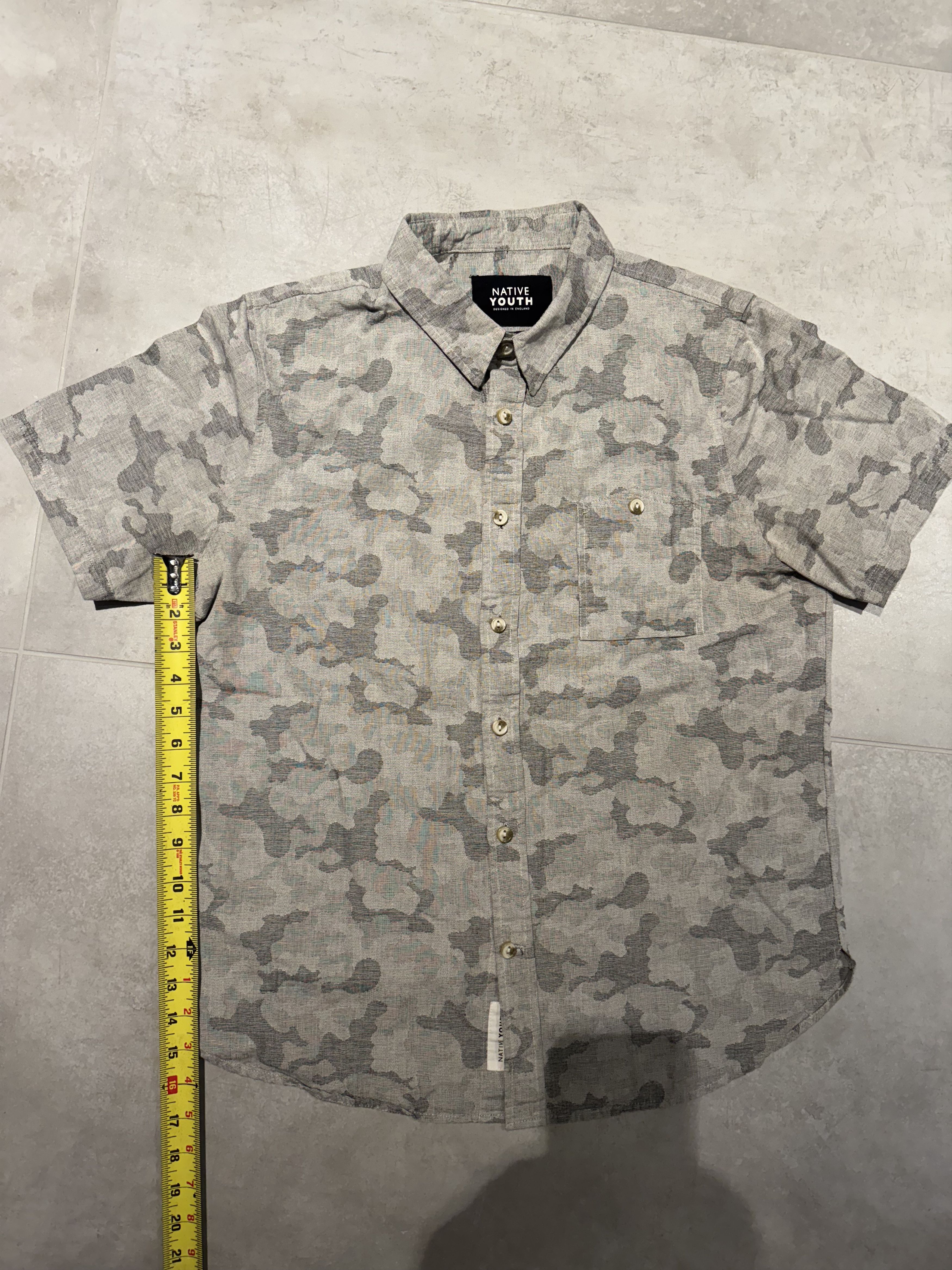 Native Youth Grayscale Camo Short Sleeve Button Up Size US L / EU 52-54 / 3 - 7 Thumbnail