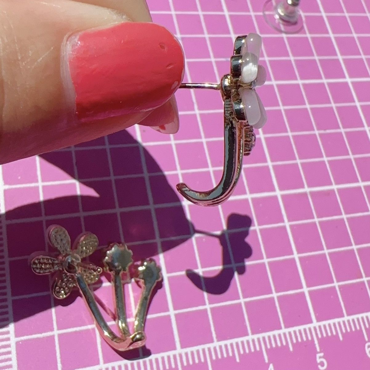 Anne Klein Anne Klein green white reflective flower crystal gold tone Size ONE SIZE - 6 Thumbnail
