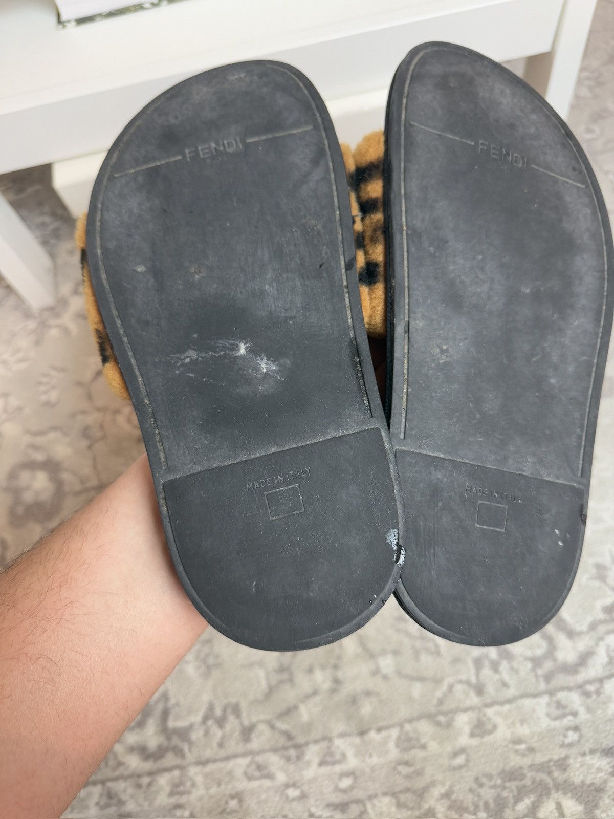 Designer × Fendi Fendi faux fur slippers flip flops US8 designer luxury classy Size US 8 / IT 38 - 10 Thumbnail