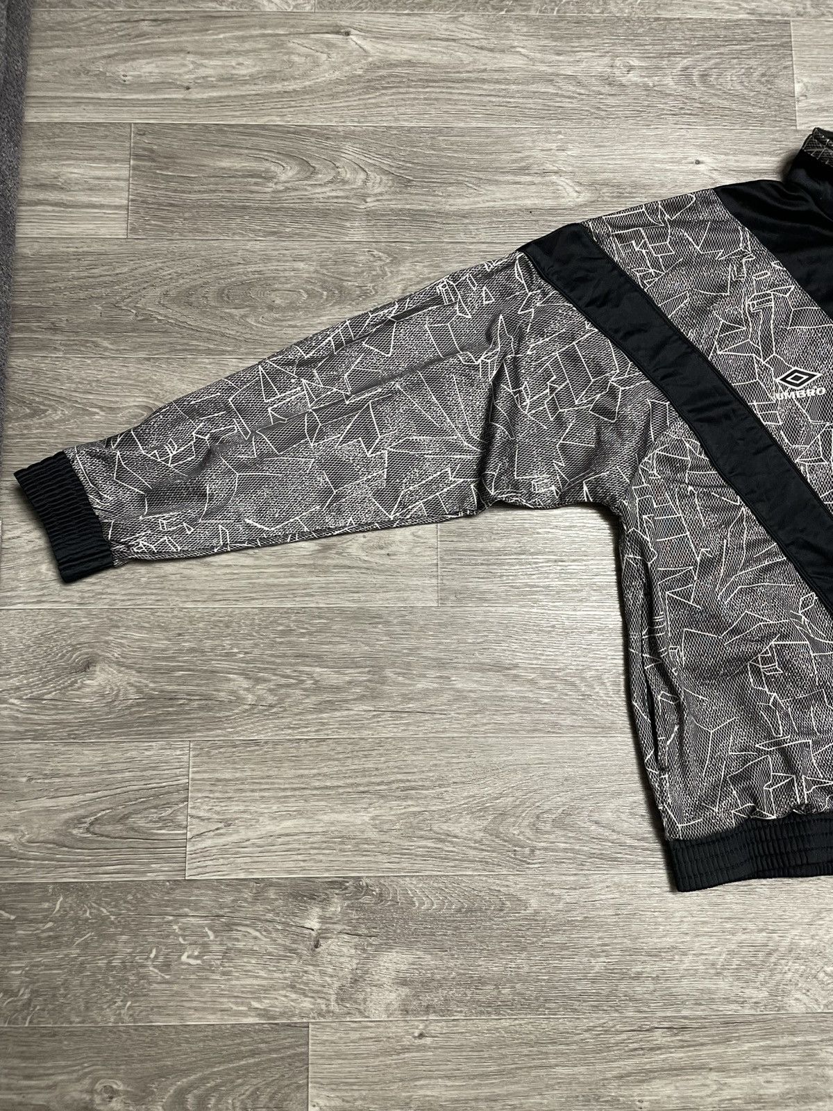 Umbro Vintage 90s Umbro Geometric Pattern Zip-Up Track Jacket Size US XL / EU 56 / 4 - 11 Thumbnail