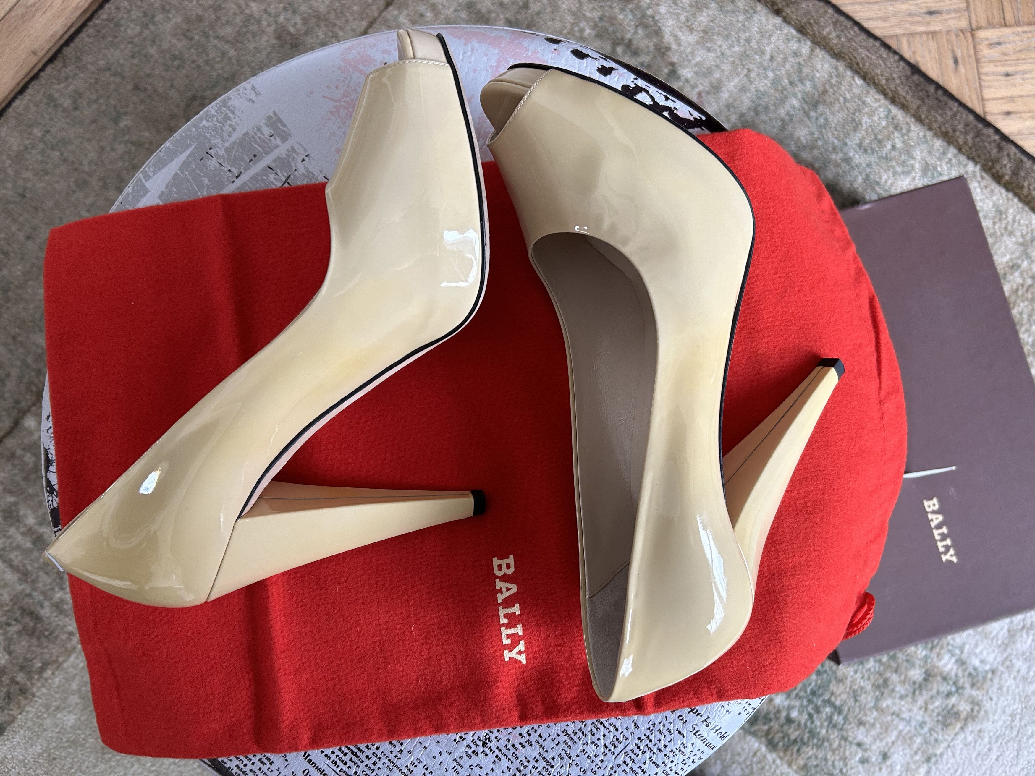 Bally Bally Beige Patent Leather Peep Toe Platform Heels 8.5 EU 39 Size US 9 / IT 39 - 7 Thumbnail