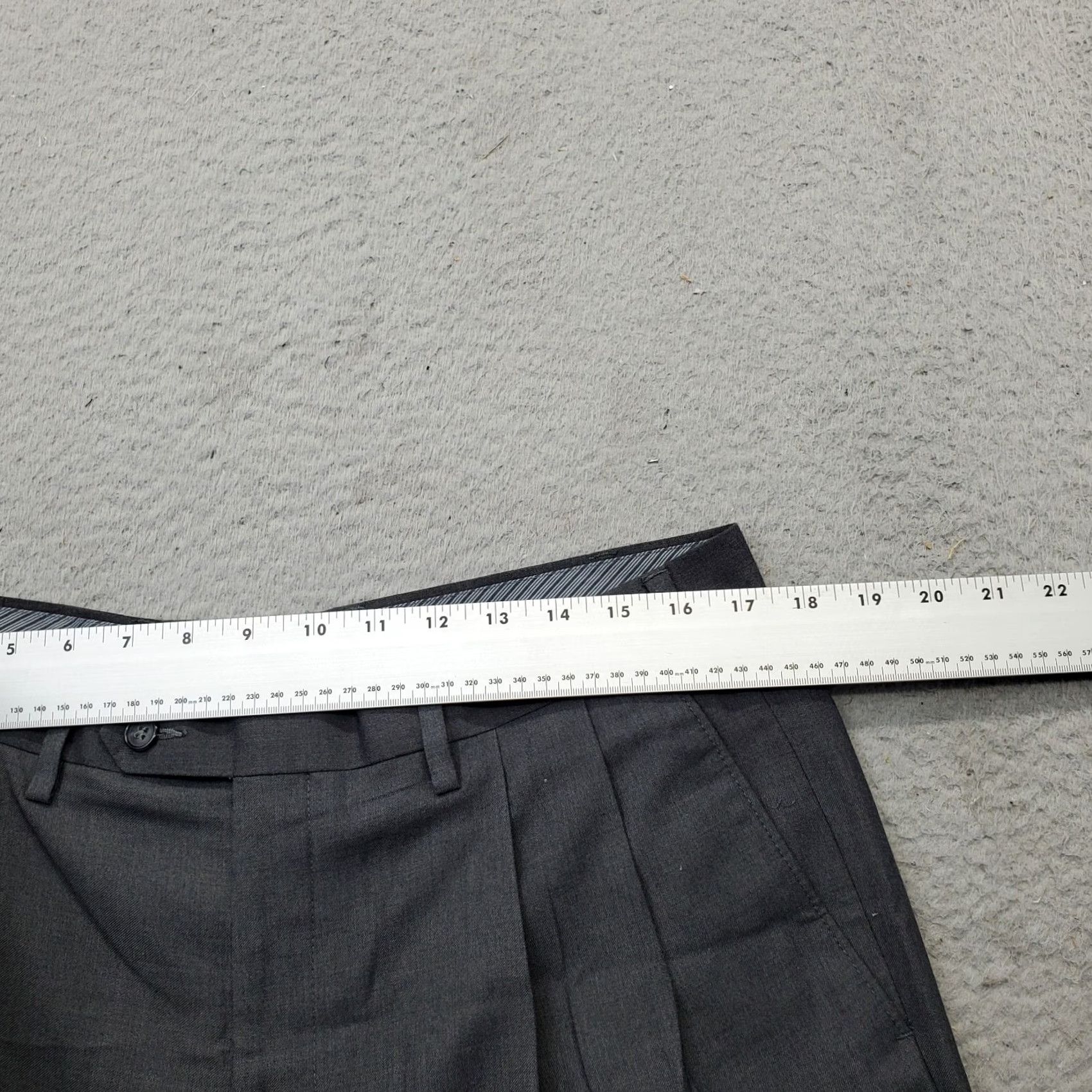 Ralph Lauren Lauren Ralph Lauren Dress Pants Mens 36/30 Gray Stretch High Waist Slash Pockets Dress Pants Mens Size 36 Gray Regular Wide Readability Size US 36 / EU 52 - 5 Thumbnail