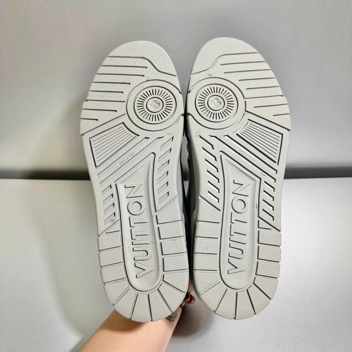 Louis Vuitton Louis Vuitton Trainer White/Gray 7.5/41.5 Like New Size US 8.5 / EU 41-42 - 7 Thumbnail