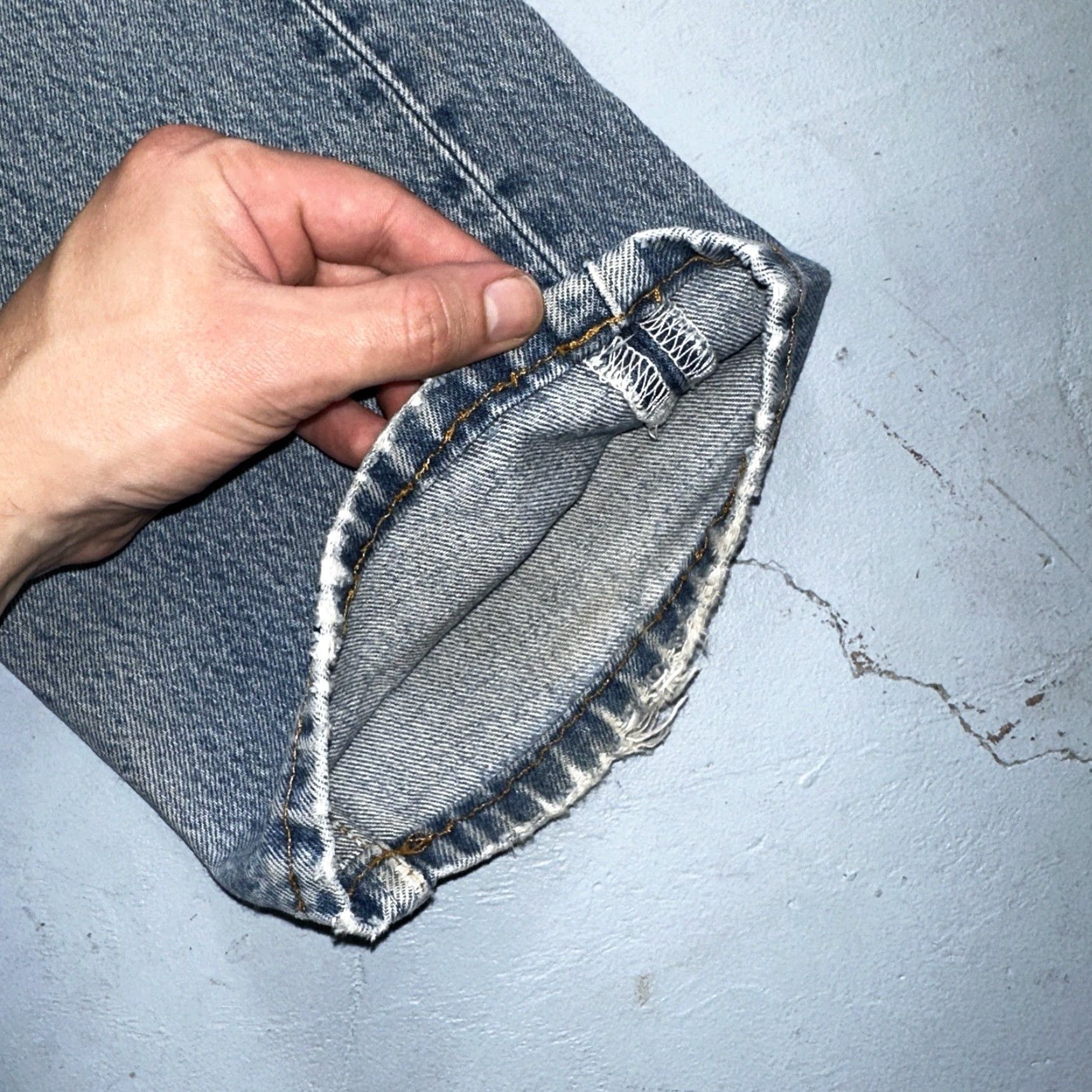 Levi's VINTAGE Levi's 501 Jeans Mens 34x32 Blue Light Wash Straight 90s 34 32 Regular Denim Cotton Button Closure 501 Series Size US 34 / EU 50 - 4 Thumbnail