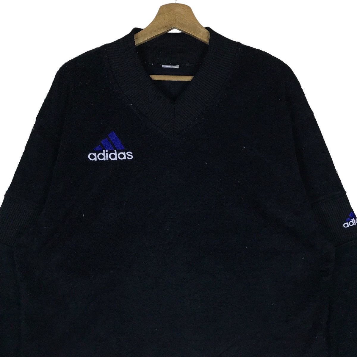 Adidas Adidas Mini Logo V Neck Pullover Jumper Sweatshirt Size US L / EU 52-54 / 3 - 2 Thumbnail