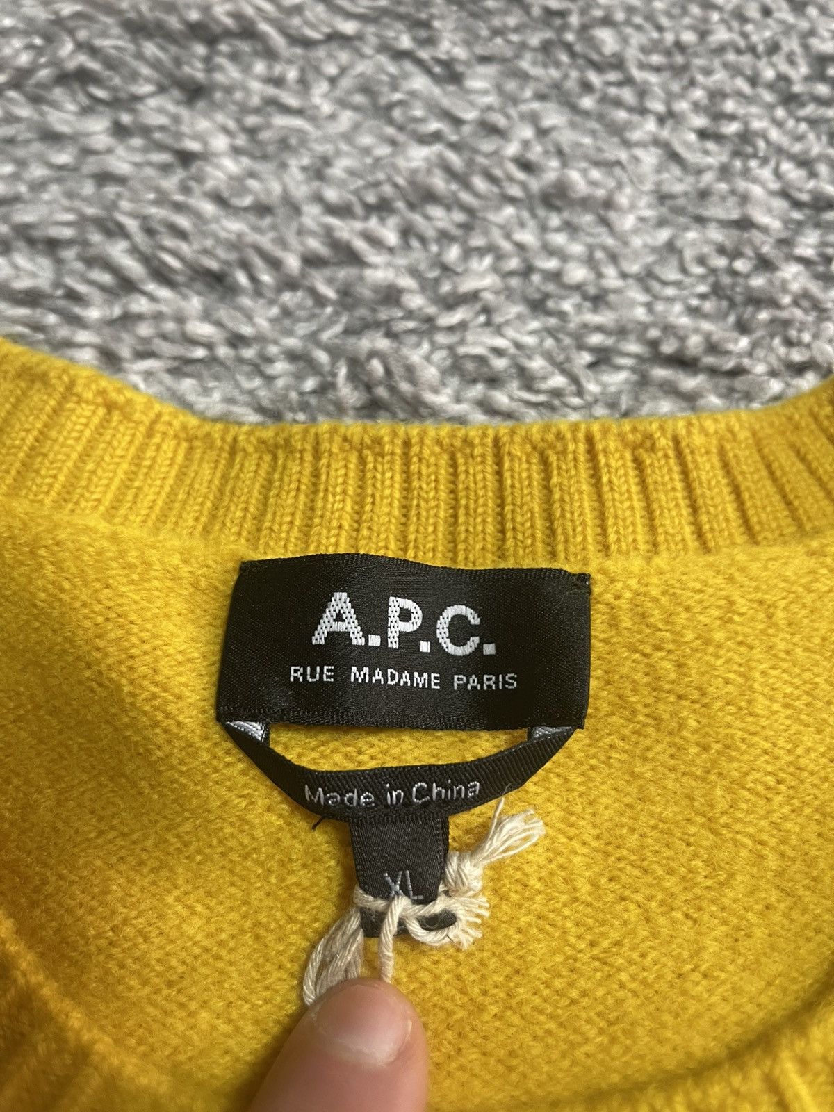 A.P.C. A.P.C. PULL EDWARD JAUNE SWEATER SIZE XL NEW Size US XL / EU 56 / 4 - 11 Thumbnail