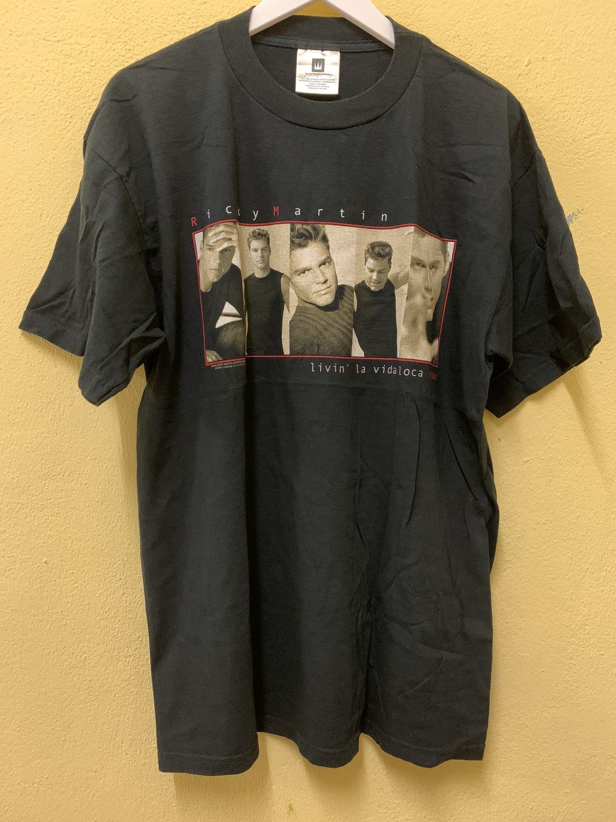 Band Tees Vintage Ricky Martin Livin' La Vida Loca Tour ©️1999 Size US L / EU 52-54 / 3 - 8 Thumbnail