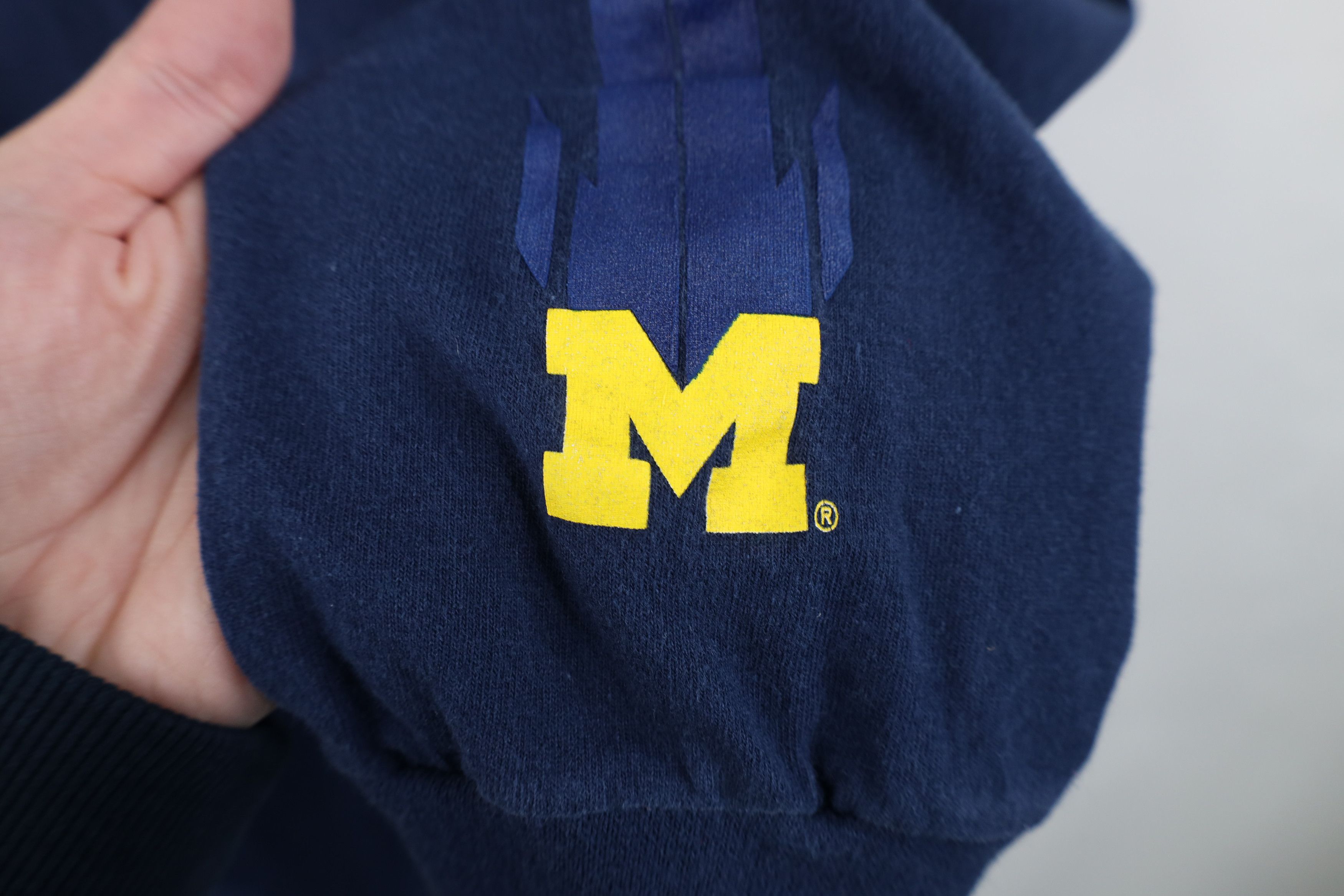 Nike Vintage Nike Mini Swoosh University of Michigan T-Shirt Size US L / EU 52-54 / 3 - 11 Thumbnail