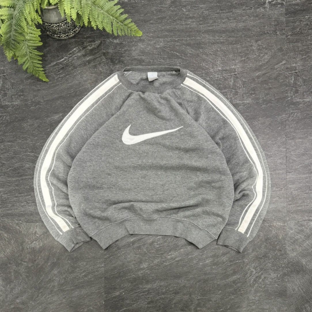 Nike 00s Vintage Nike Overszied Big Swoosh Logo Retro Sweatshirt Size US S / EU 44-46 / 1 - 1 Thumbnail