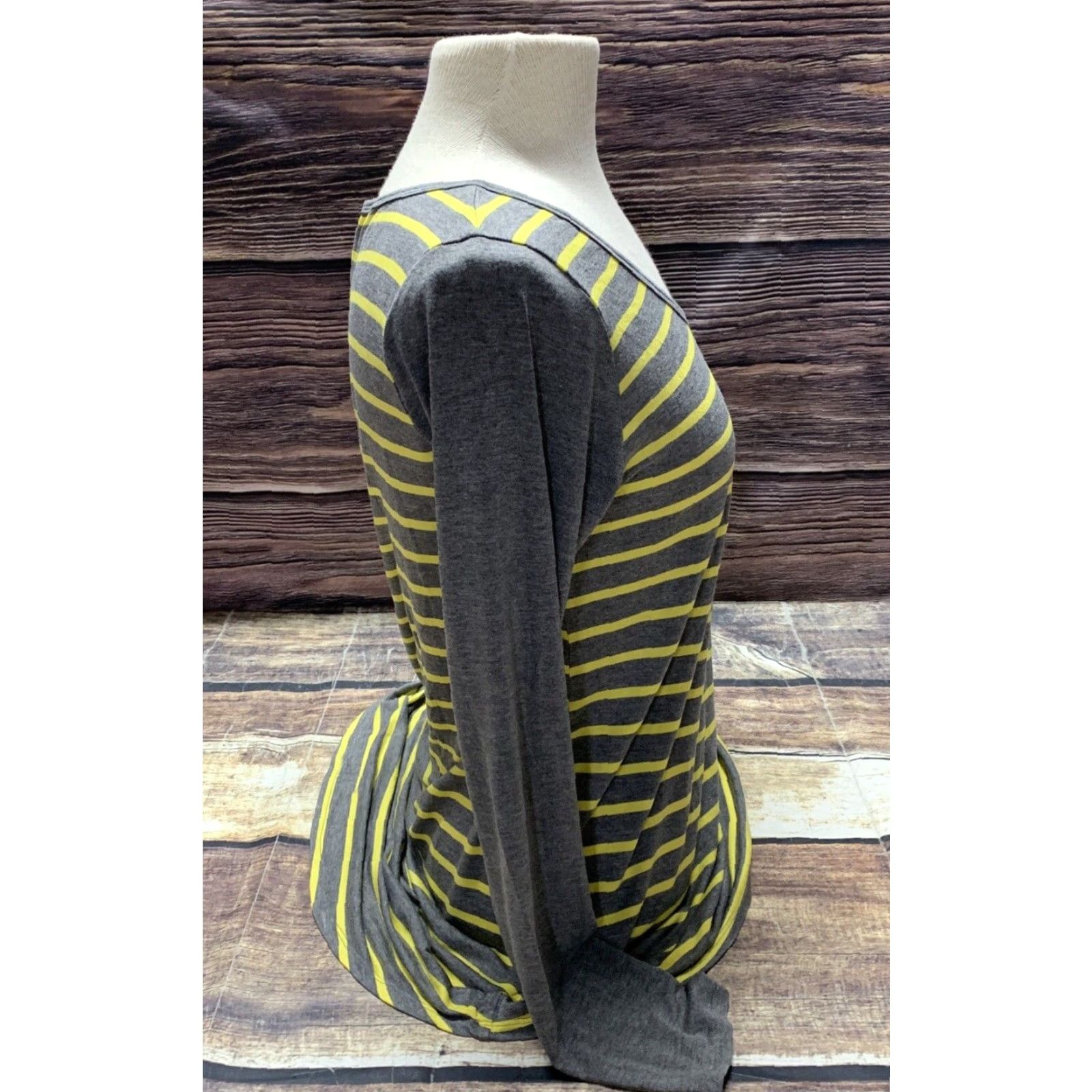Vintage VINTAGE LuLaRoe Woman's Long Sleeve Tunic Shirt Womens Gray Yellow Stripe XS? No, size M is K? Size M / US 6-8 / IT 42-44 - 2 Thumbnail