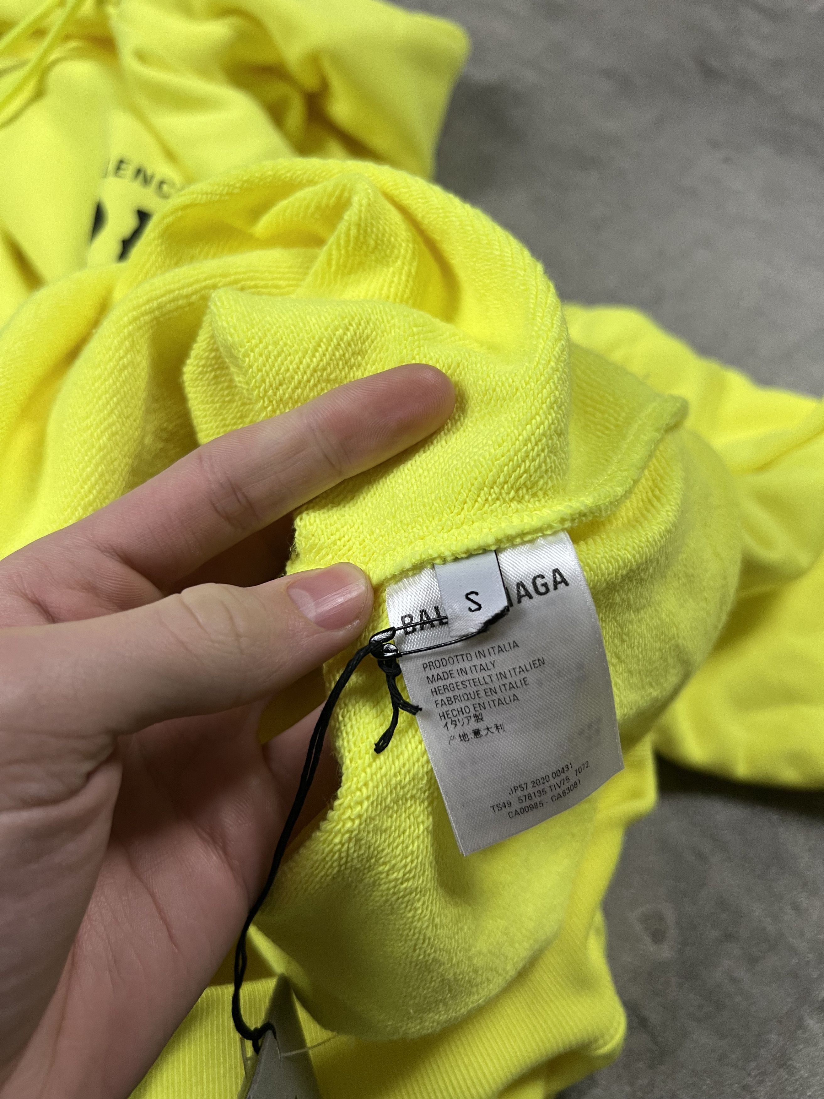 Balenciaga balenciaga crew big logo hoodie size S fakt L legit luxury Size US S / EU 44-46 / 1 - 8 Thumbnail
