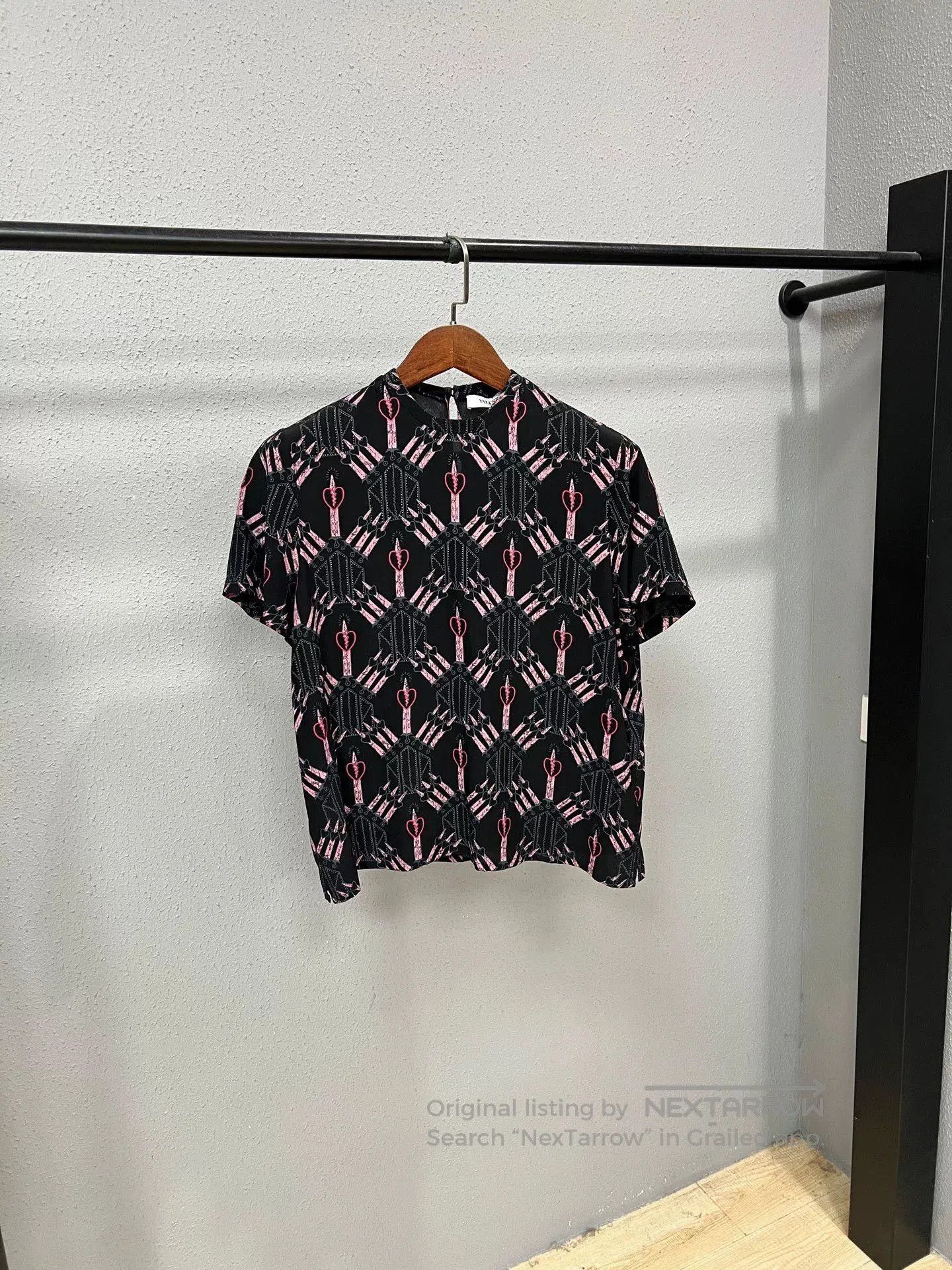 Valentino Valentino Silk Short-Sleeve Top. Size S / US 4 / IT 40 - 1 Thumbnail