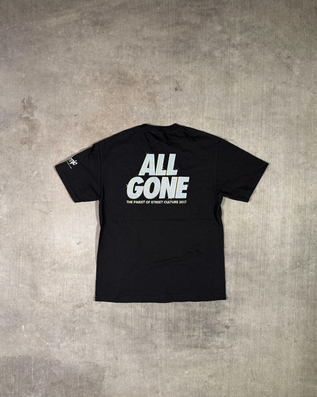 Undefeated All Gone 2017 X Undefeated book release Size US L / EU 52-54 / 3 - 1 Thumbnail