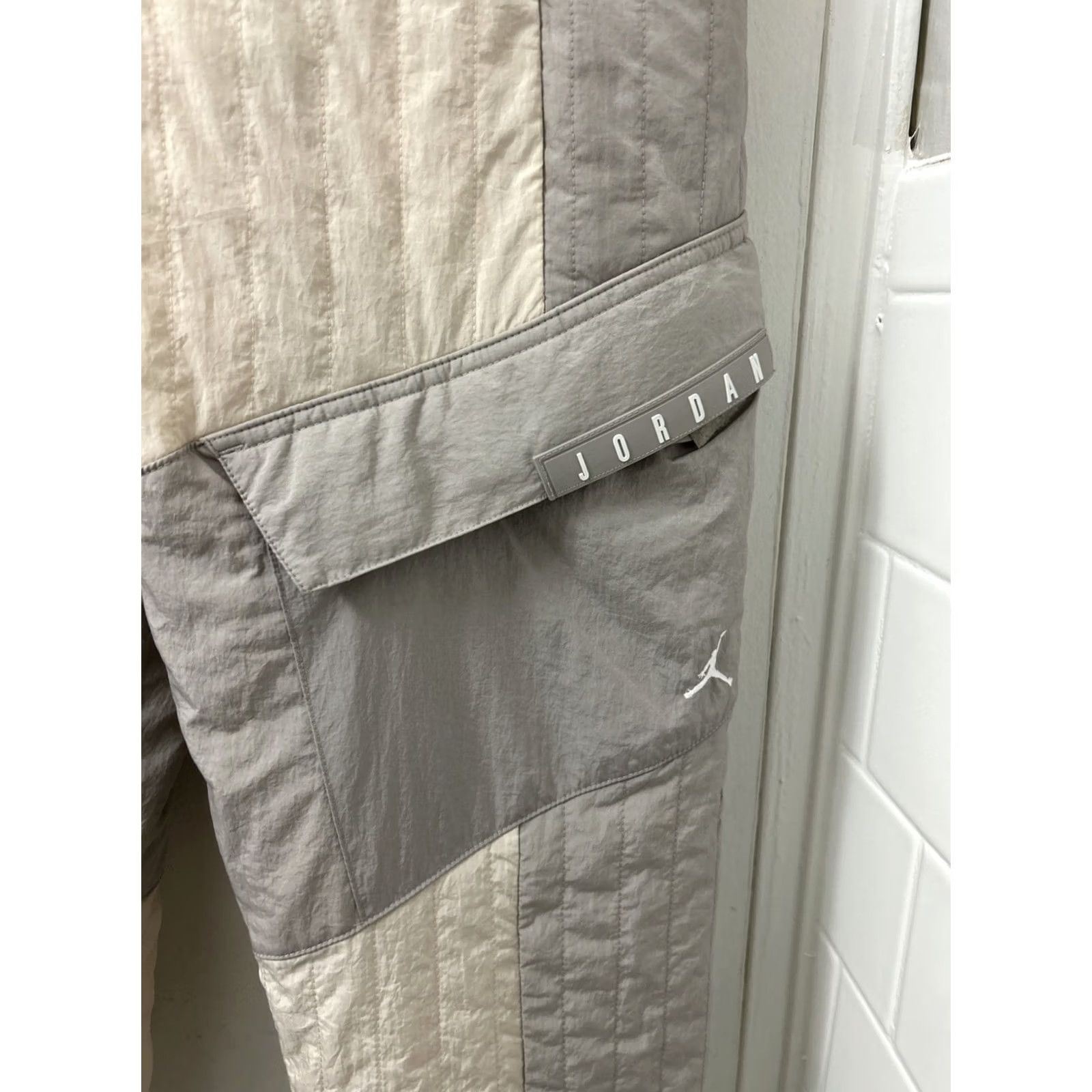 Jordan Brand VINTAGE Jordan Pants Womens L Beige Gray Quilted Active Cargo Pockets YKK DJ2731 140 Size 36" / US 14 / IT 50 - 4 Thumbnail