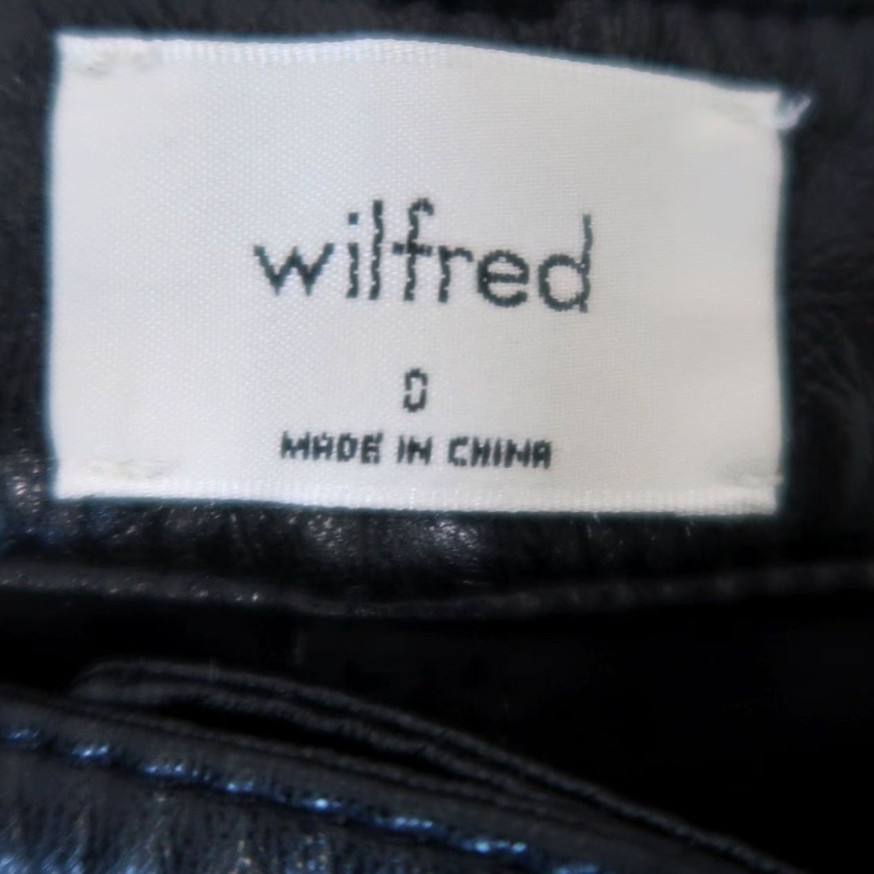 Vintage VINTAGE Wilfred Aritzia Black Faux Leather Mid Rise Straight Leg Pants 0 Women Dress Pants Black Straight Mens Womens Girls Size 25" / US 0 / IT 36 - 5 Thumbnail