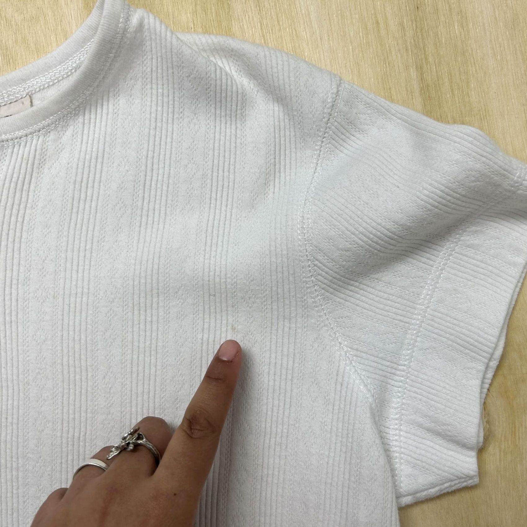 Basic Editions VINTAGE Basic Editions Shirt Womens Medium White Henley Rib Knit Short Top Size M / US 6-8 / IT 42-44 - 2 Thumbnail