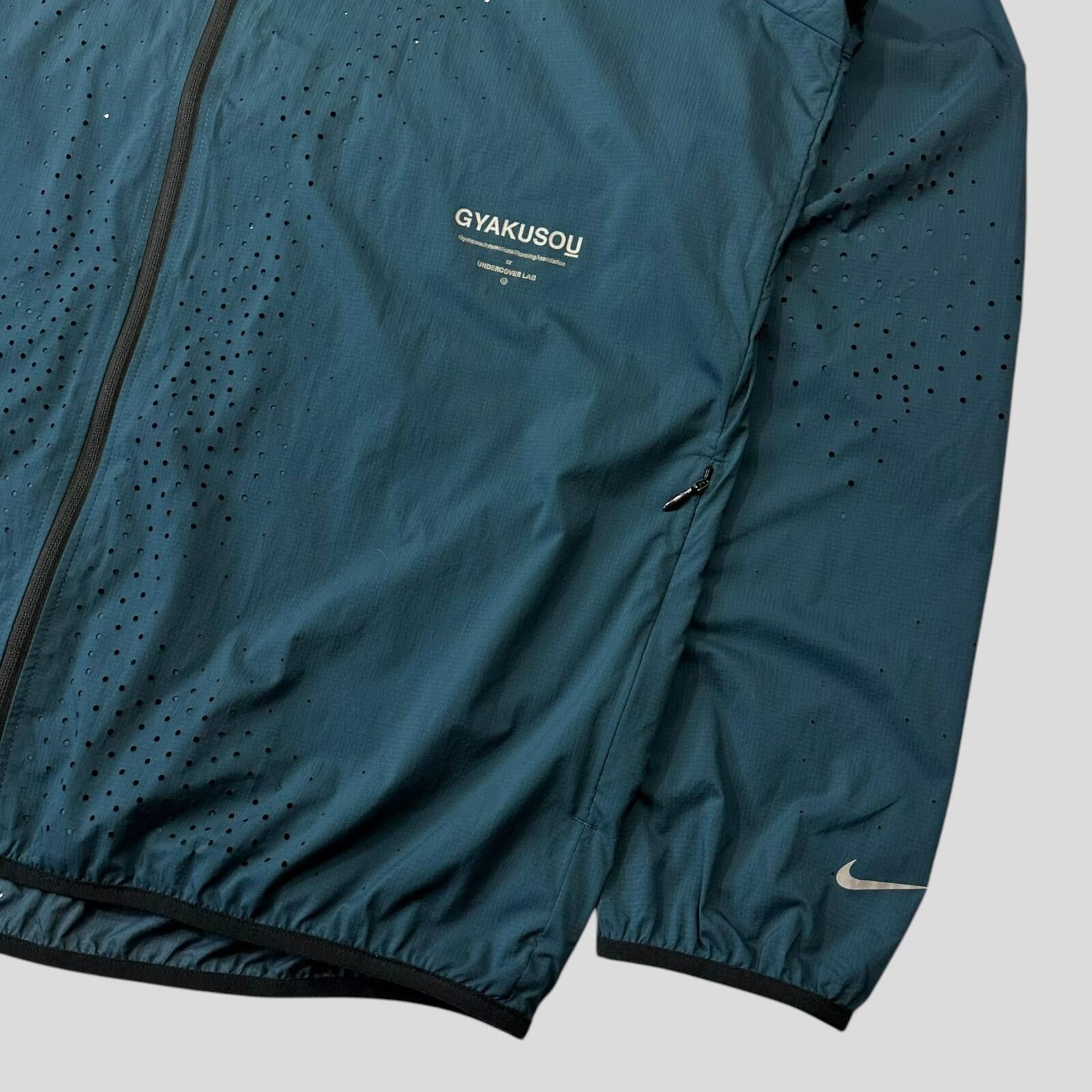 Nike Nike Undercover Gyakusou '16 Laser Cut Ventilated Jacket M/L Size US L / EU 52-54 / 3 - 3 Thumbnail