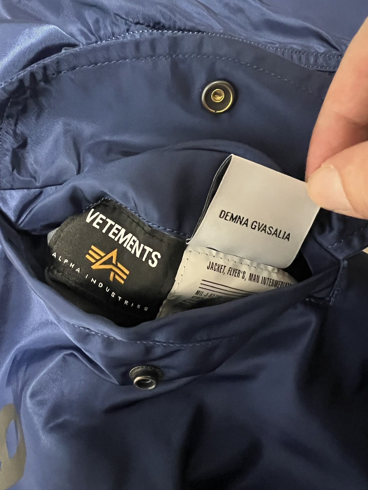 Vetements Vetements Reversibel Blue Fist Bomber Size US S / EU 44-46 / 1 - 8 Thumbnail