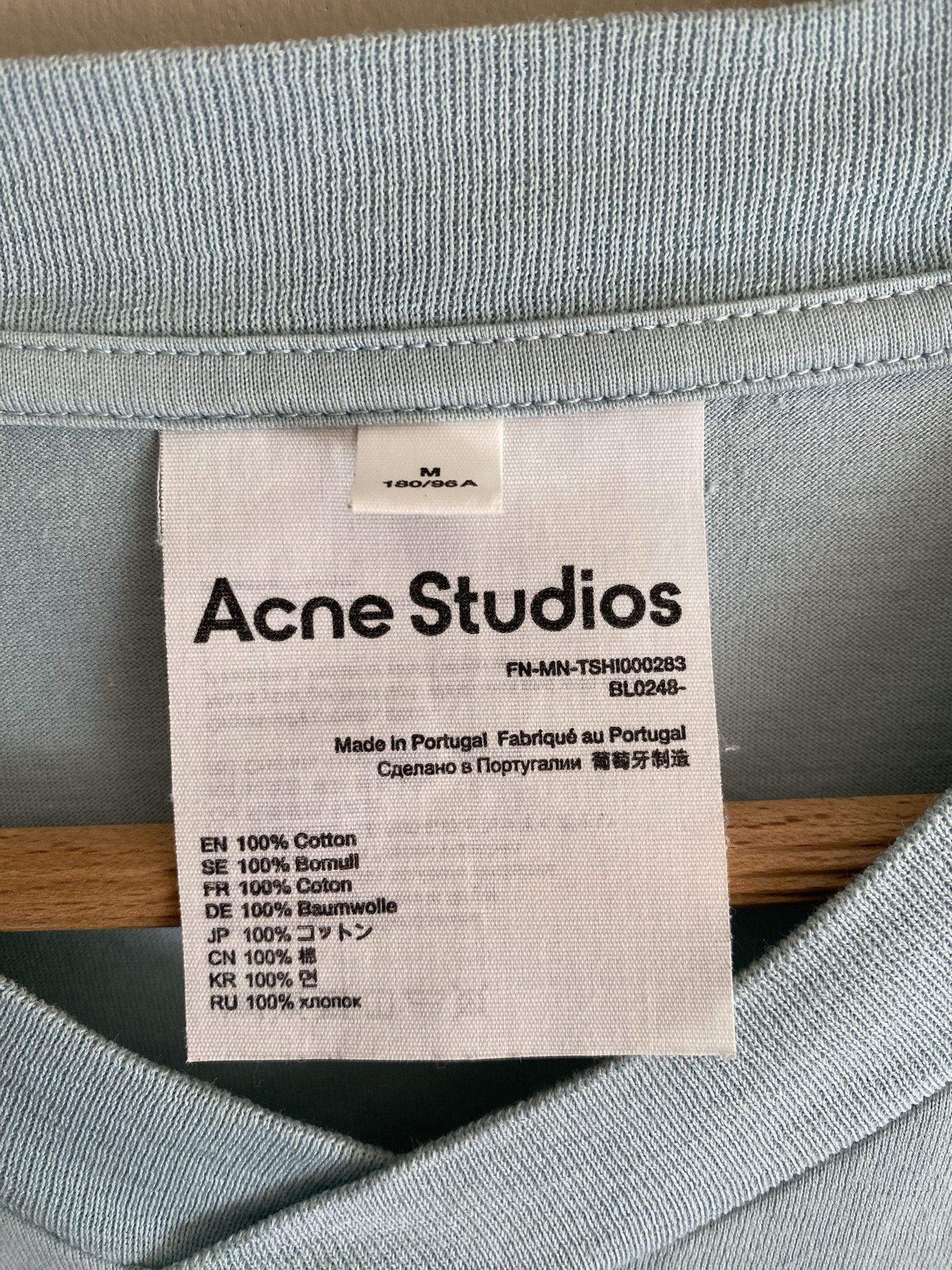 Acne Studios 48/M - V-Neck Logo T-Shirt Size US M / EU 48-50 / 2 - 3 Thumbnail
