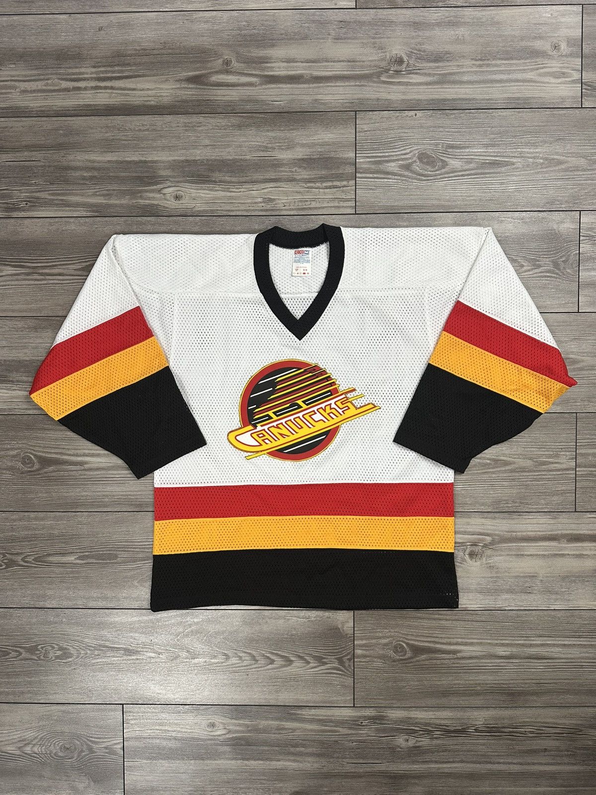 NHL Vintage 90’s NHL Vancouver Canucks Flying Skate CCM Jersey Size US M / EU 48-50 / 2 - 1 Thumbnail