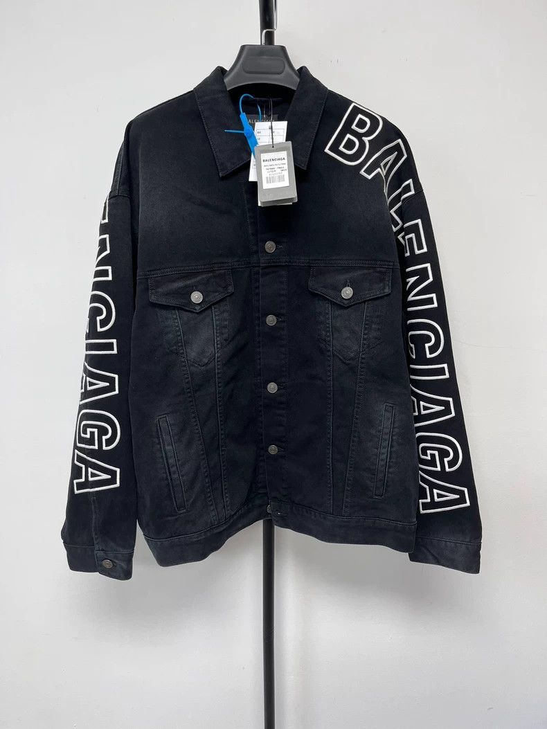 Balenciaga Logo monogrammed square-neck single-breasted lo