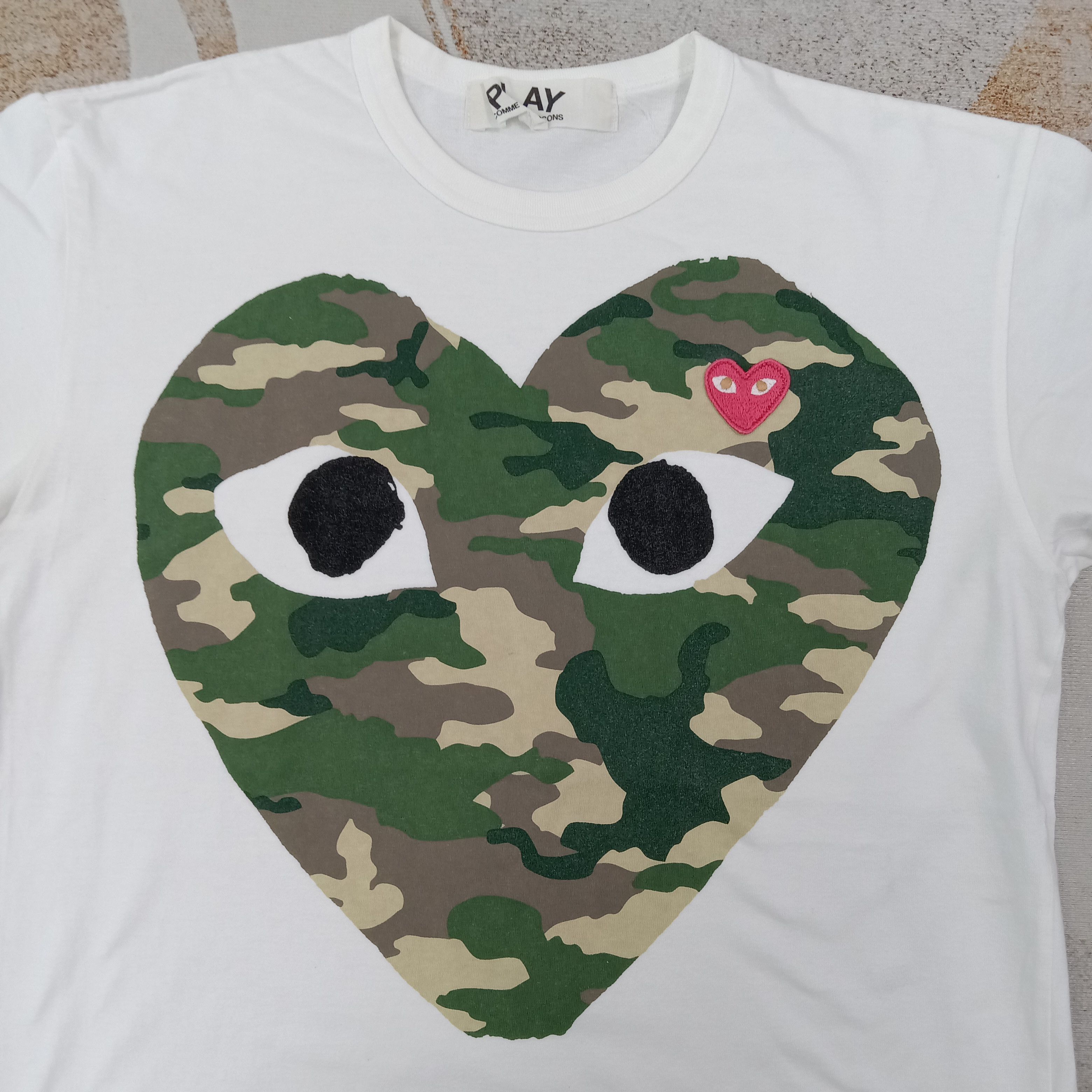Comme des Garcons Comme Des Garcons Play Japanese Tshirt C267N34 Size US M / EU 48-50 / 2 - 2 Thumbnail