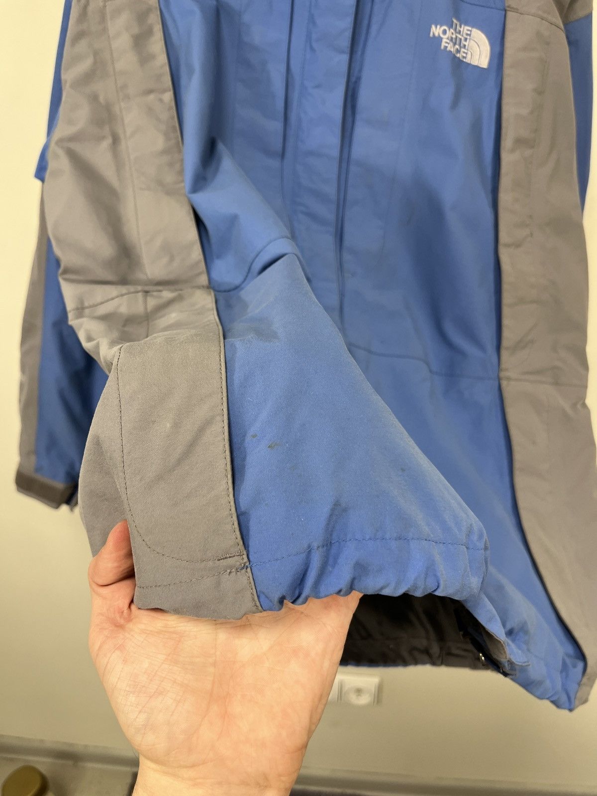 The North Face Vintage The North Face Gore-Tex Nylon Hooded Outdoor Jacket Size US L / EU 52-54 / 3 - 6 Thumbnail
