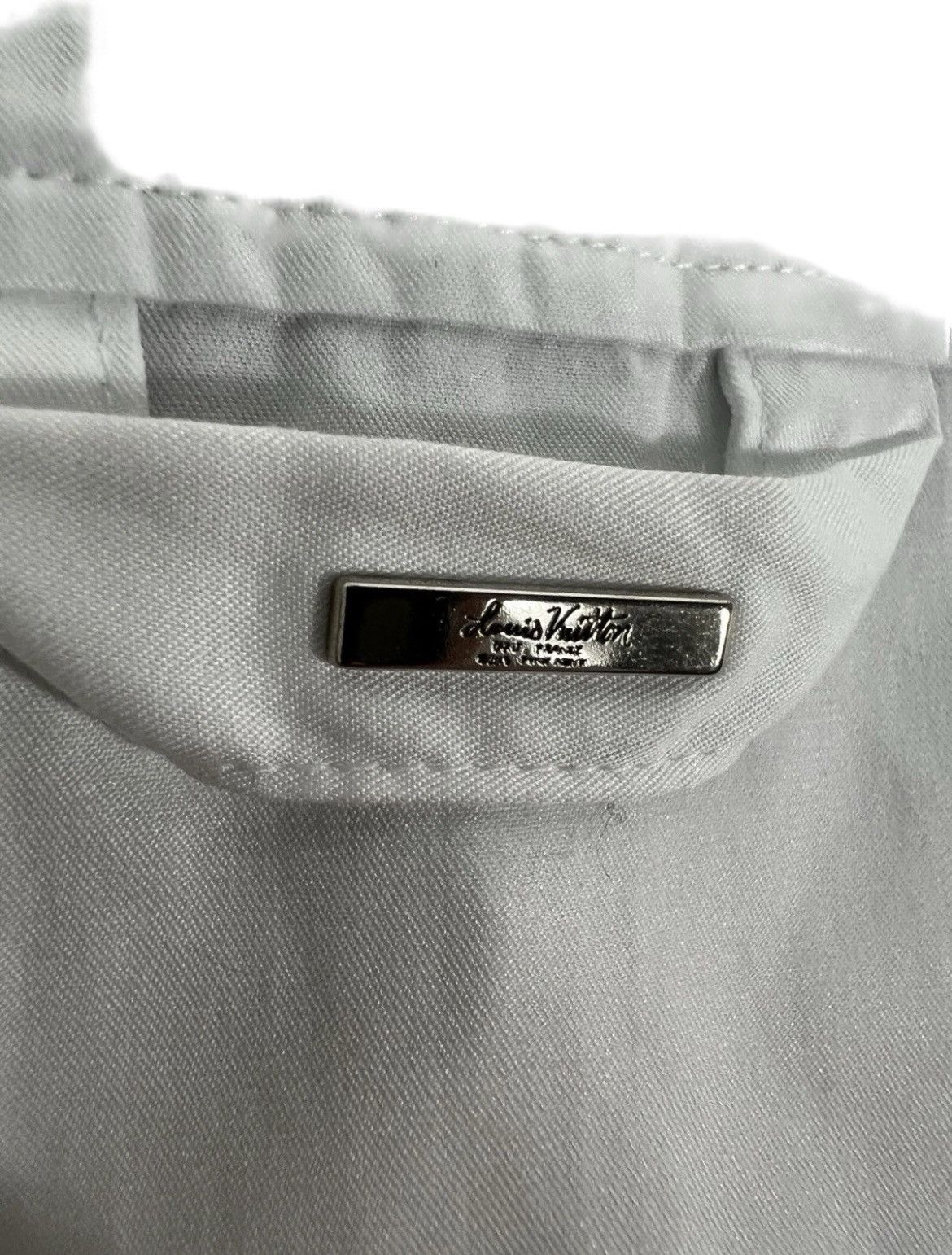 Louis Vuitton Louis Vuitton White Button Shirt Men's Gradient Logo Graphic Size US M / EU 48-50 / 2 - 8 Thumbnail
