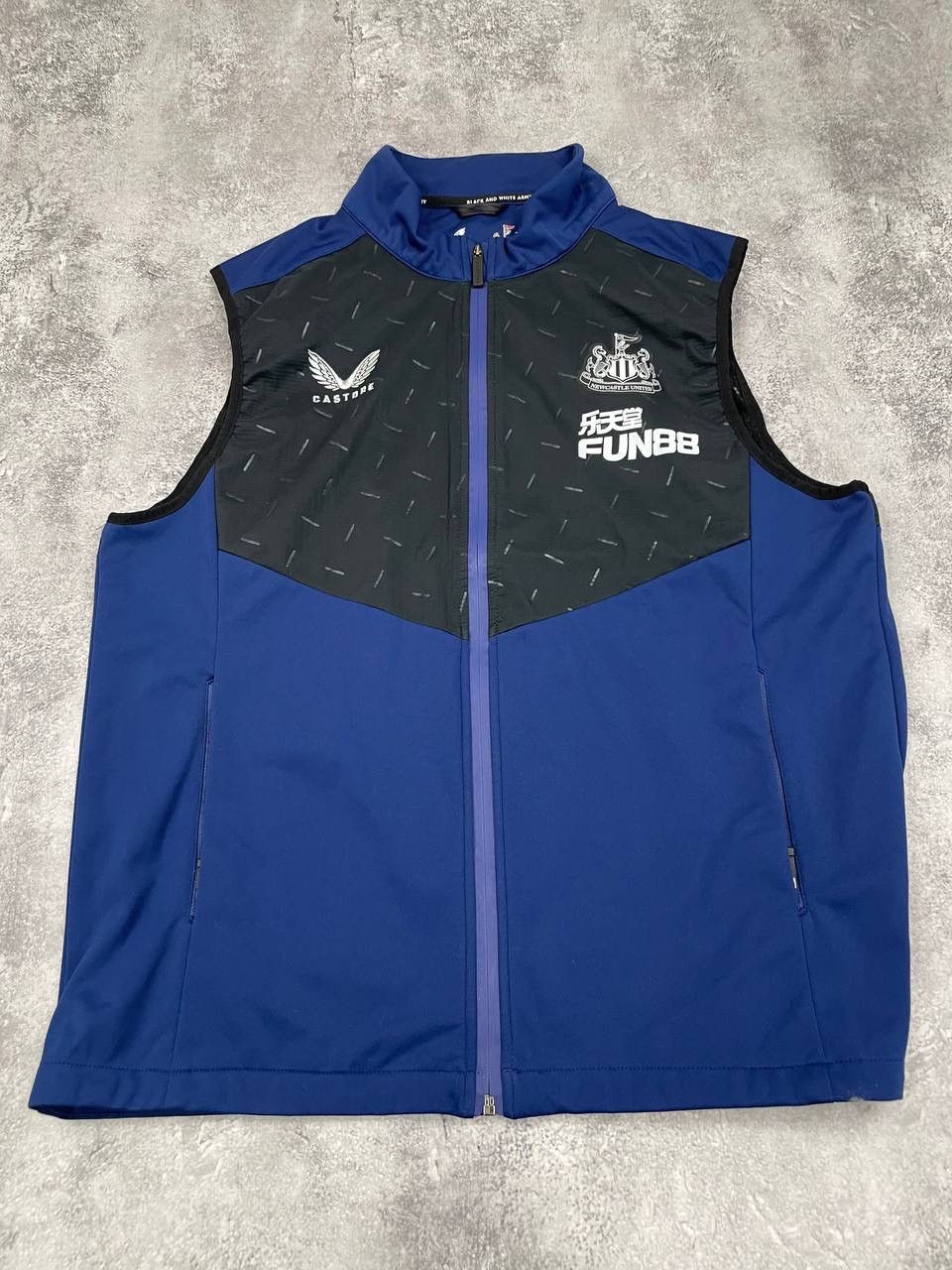 Castore Castore Newcastle United Men Sleeveless Training Vest Blue Size US L / EU 52-54 / 3 - 1 Thumbnail