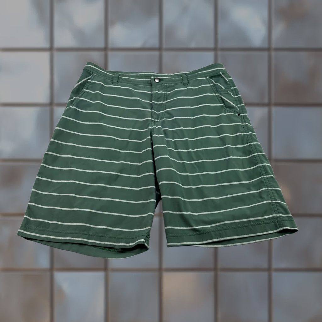Lululemon Lululemon Kahuna Shorts Mens Size 32 Green Striped Preppy Chino Athleisure Front Zip Pockets Logo 10in Inseam Regular Fit Mens Size US 32 / EU 48 - 1 Thumbnail