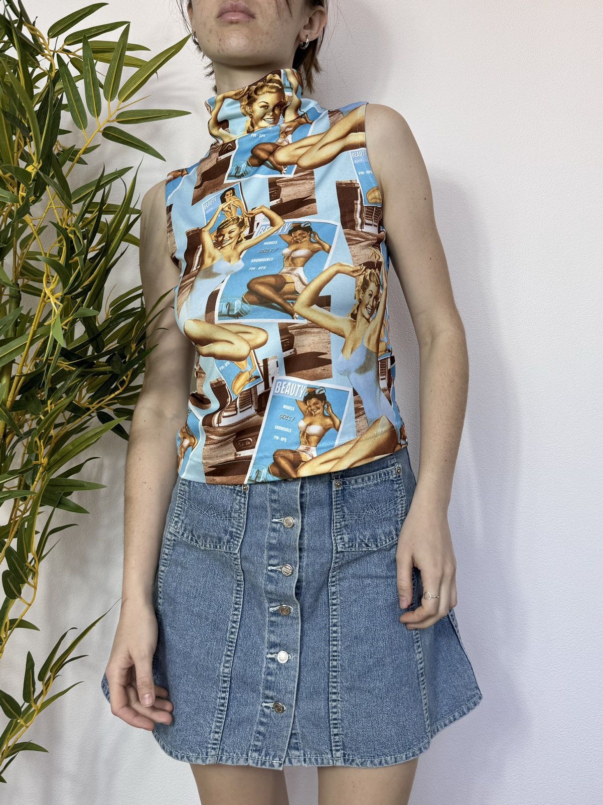 Vintage VINTAGE PIN-UPS SHOWGIRLS Y2K TANK TOP Size S / US 4 / IT 40 - 6 Thumbnail